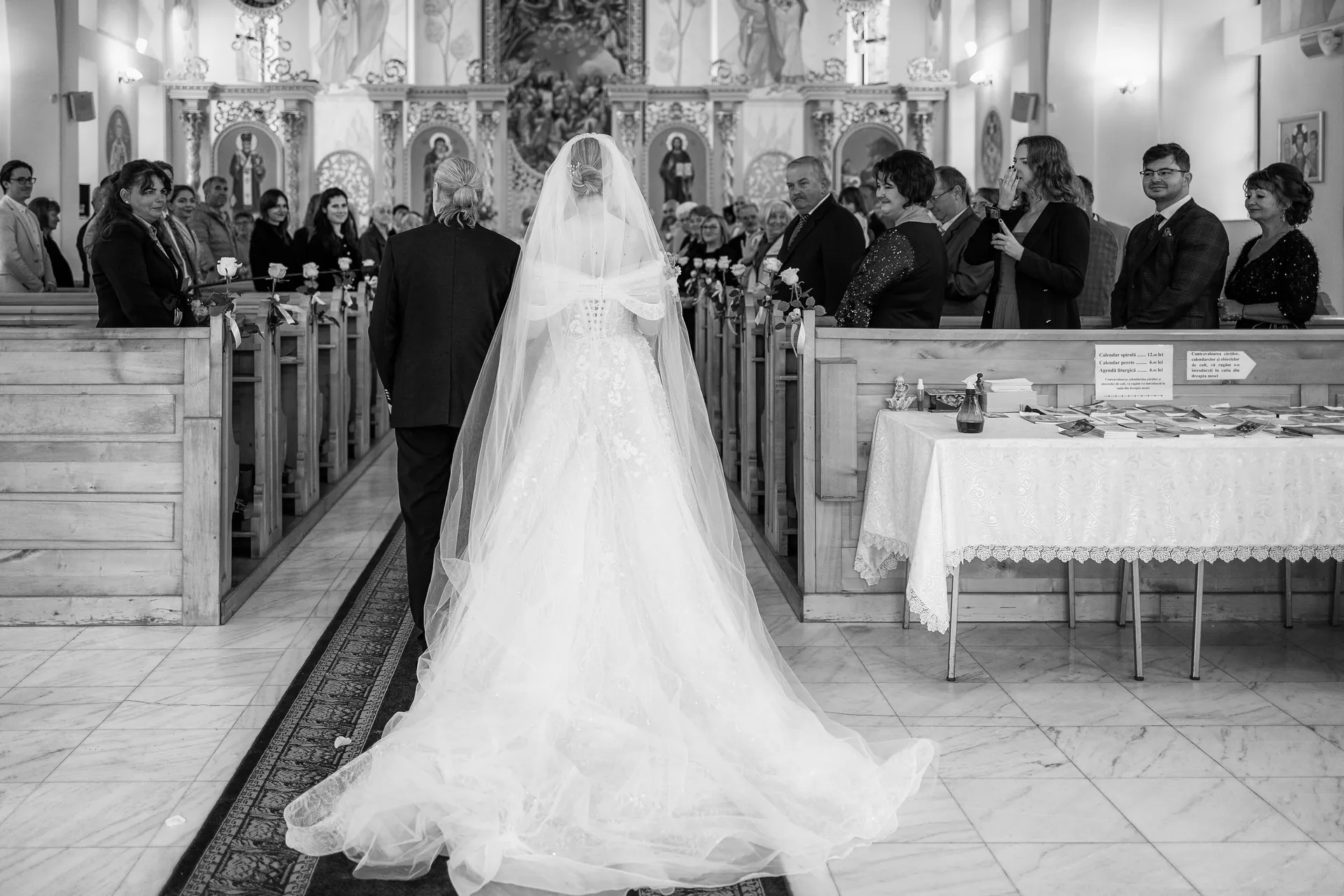 Denisa & Mihai — nunta secret garden danesti maramures mireasa voal culoar biserica ceremonie — fotograf nuntă