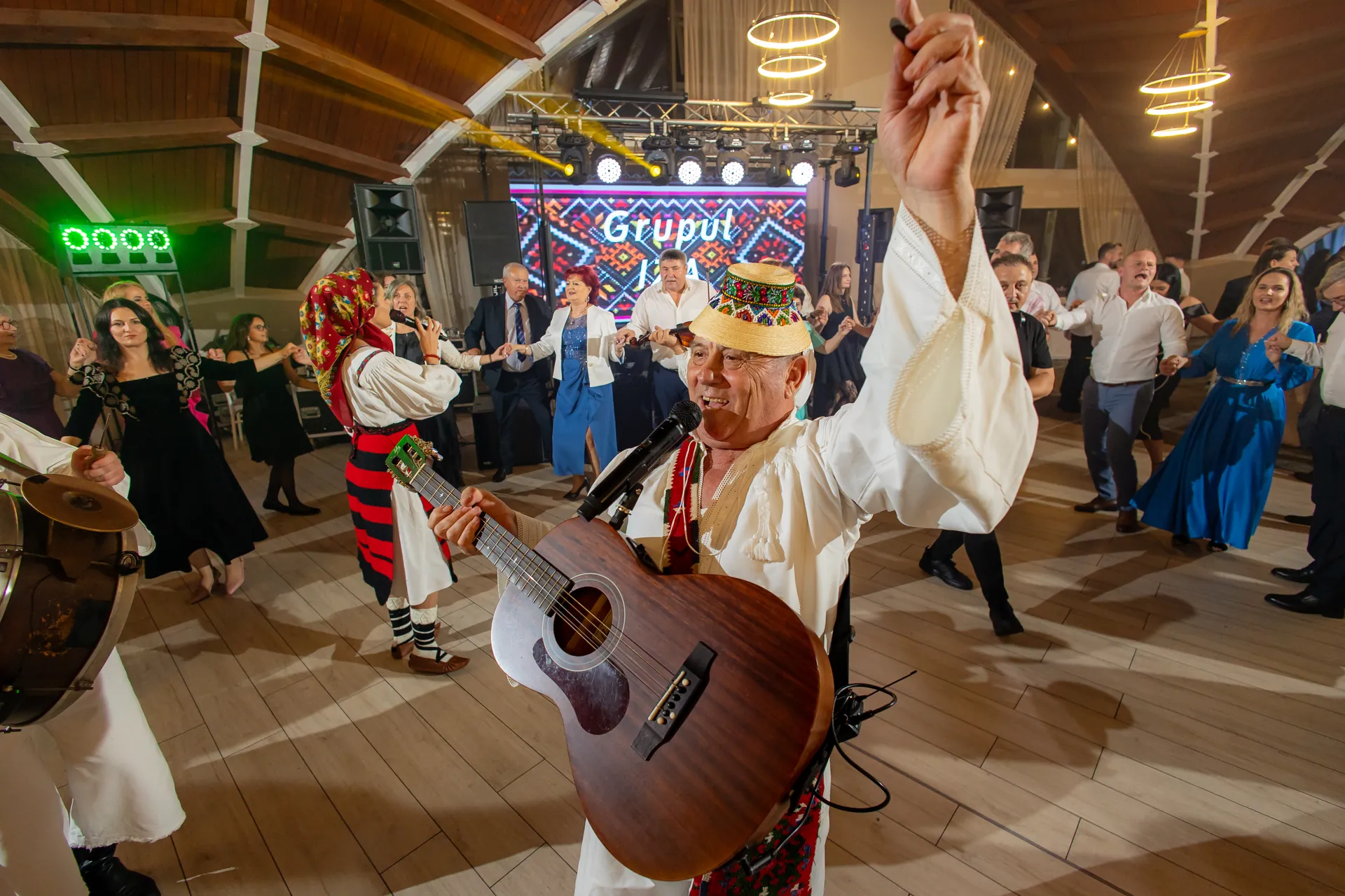 Denisa & Mihai — nunta secret garden danesti maramures muzica traditionala nunta — fotograf nuntă