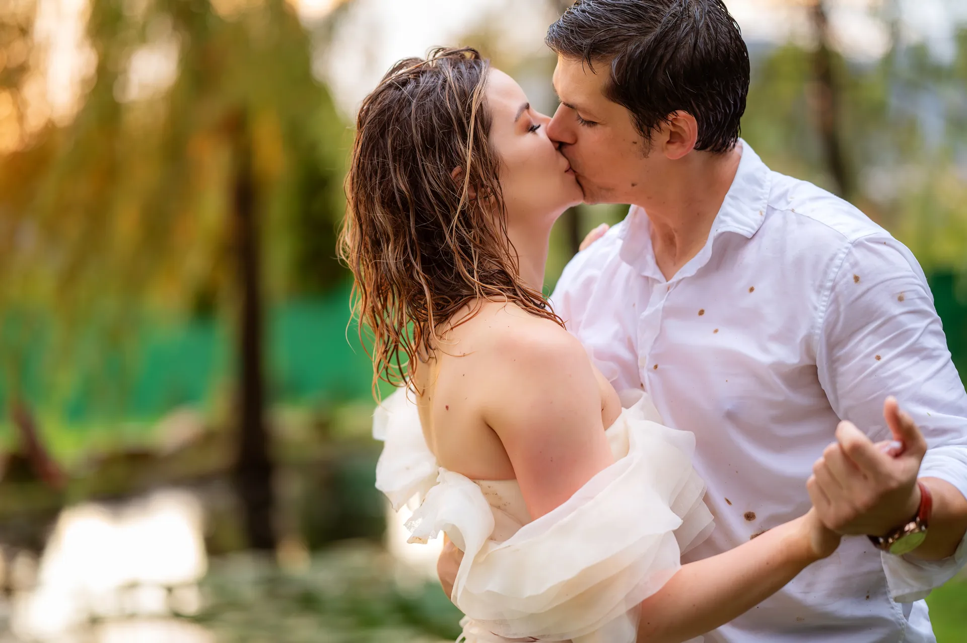 Denisa & Mihai — nunta secret garden danesti maramures sarut ploaie miri par ud romantic — fotograf nuntă