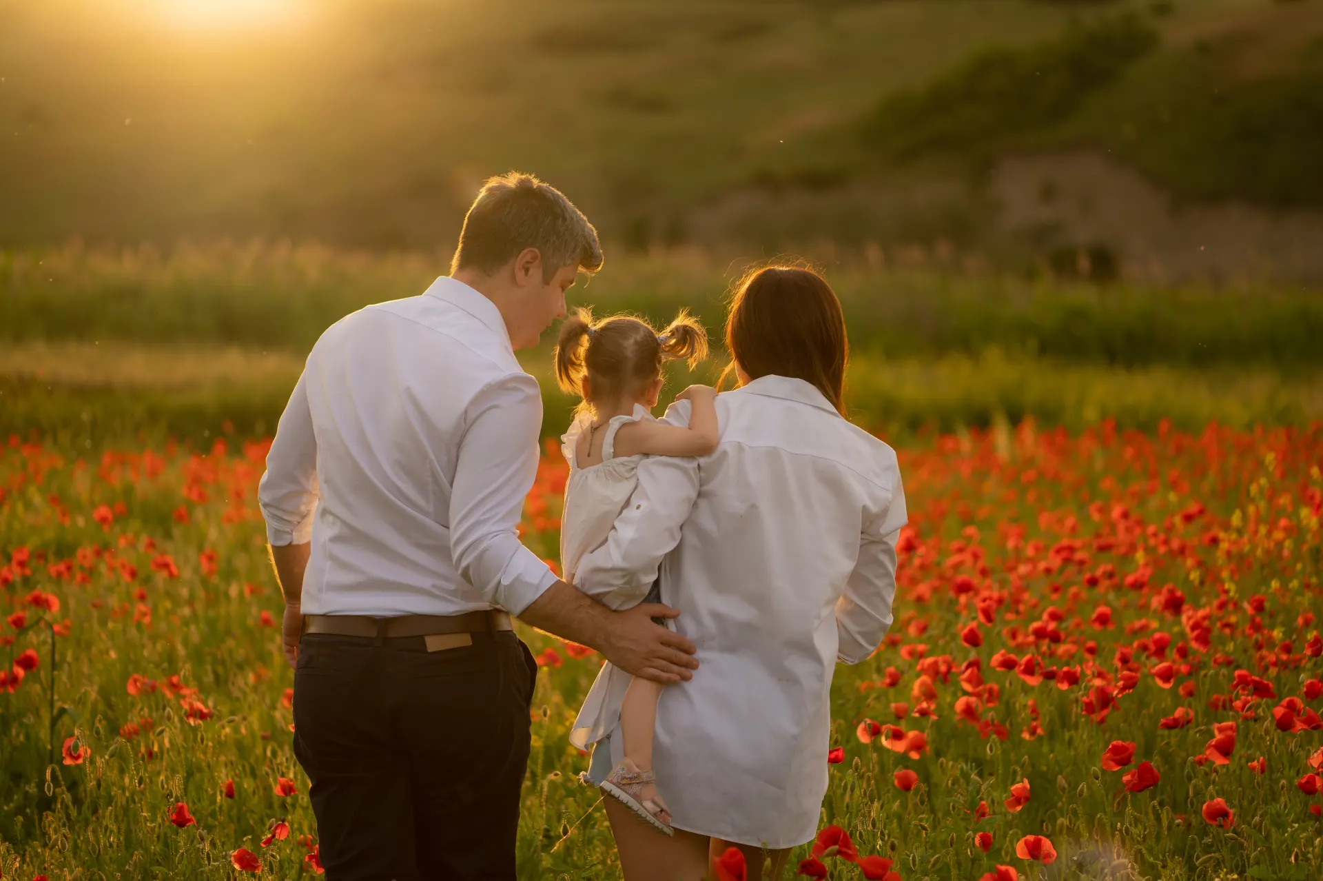 Mamă și băiețel la ședință foto de familie în Grădina Botanică din Cluj-Napoca, lângă lac
