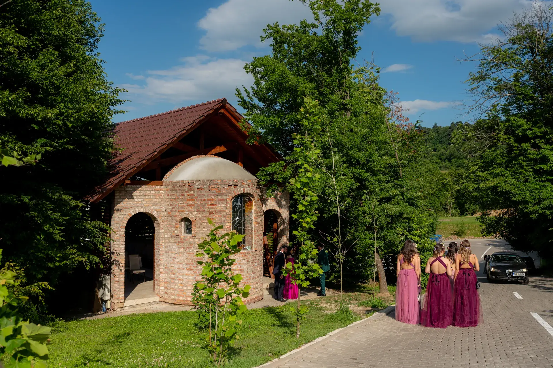 Flavia & Cipri — nunta wonderland cluj flavia cipri capela exterior domnisoare onoare — fotograf nuntă