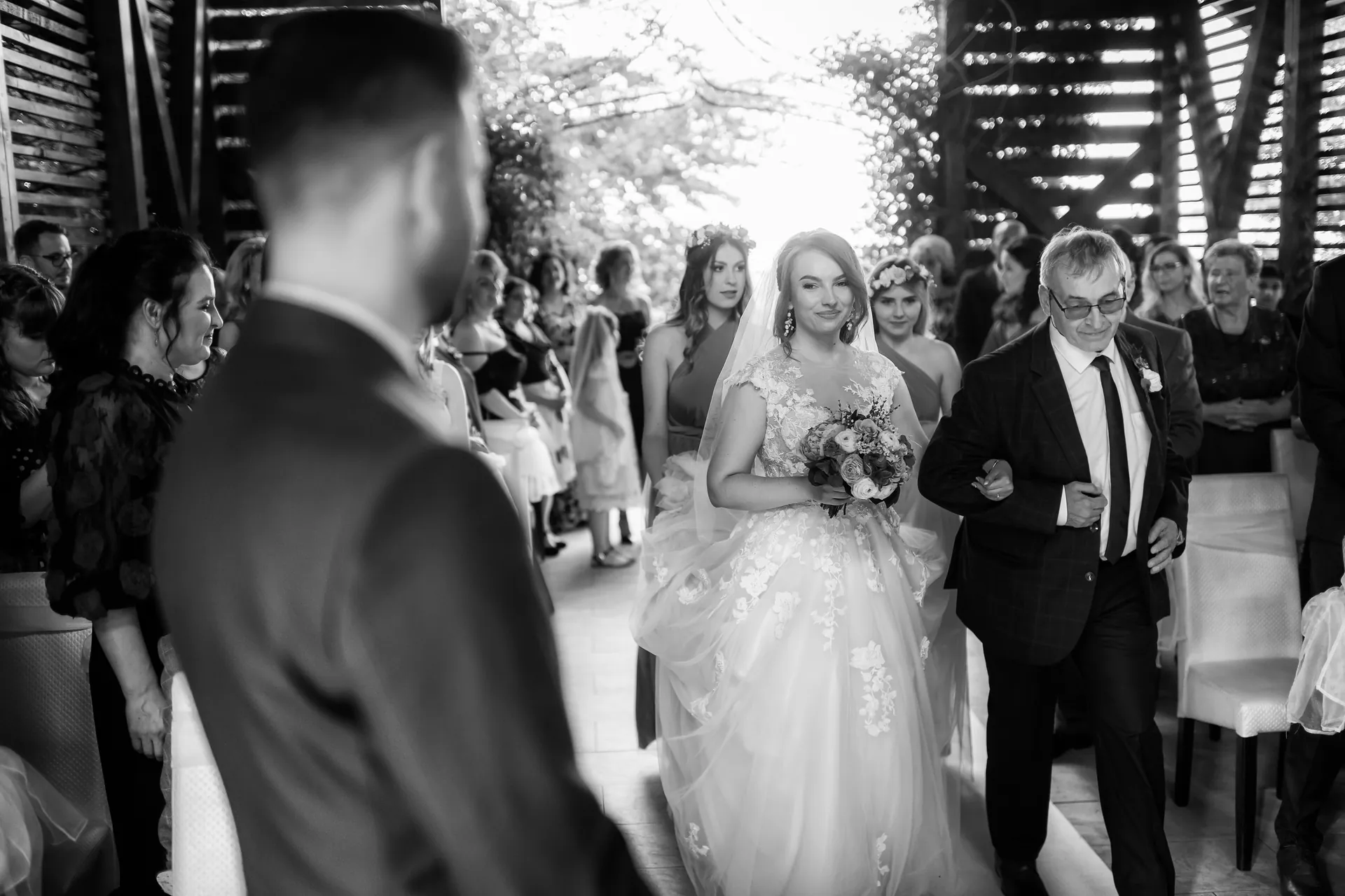 Flavia & Cipri — nunta wonderland cluj flavia cipri mireasa tatal culoar ceremonie — fotograf nuntă