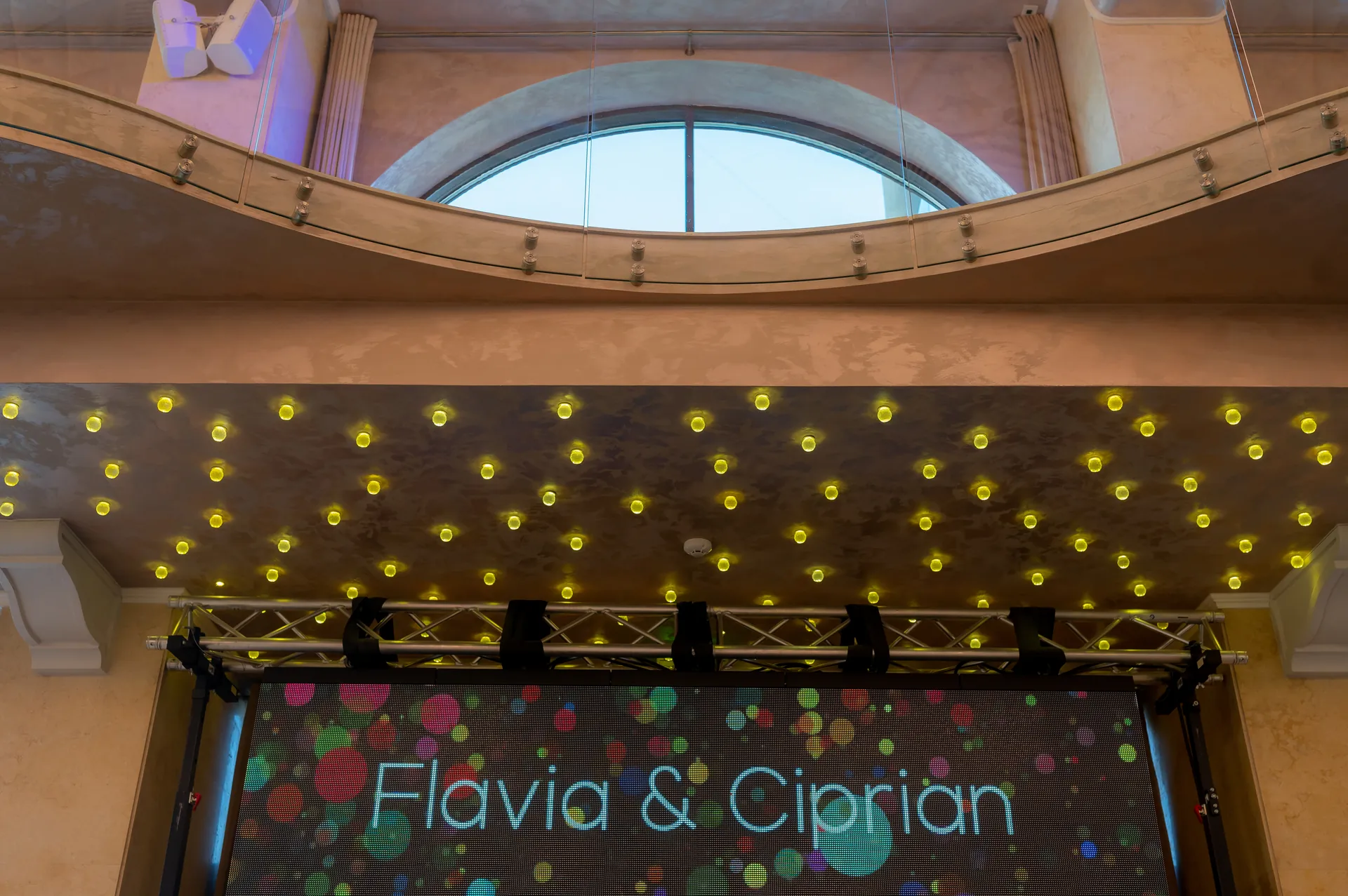 Flavia & Cipri — nunta wonderland cluj flavia cipri salon intrare — fotograf nuntă