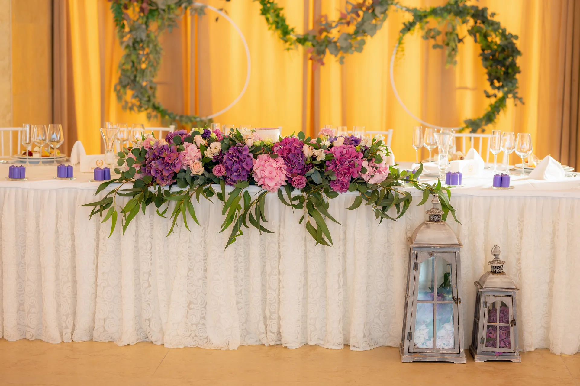 Flavia & Cipri — nunta wonderland cluj flavia cipri decor masa hortensii cercuri flori — fotograf nuntă