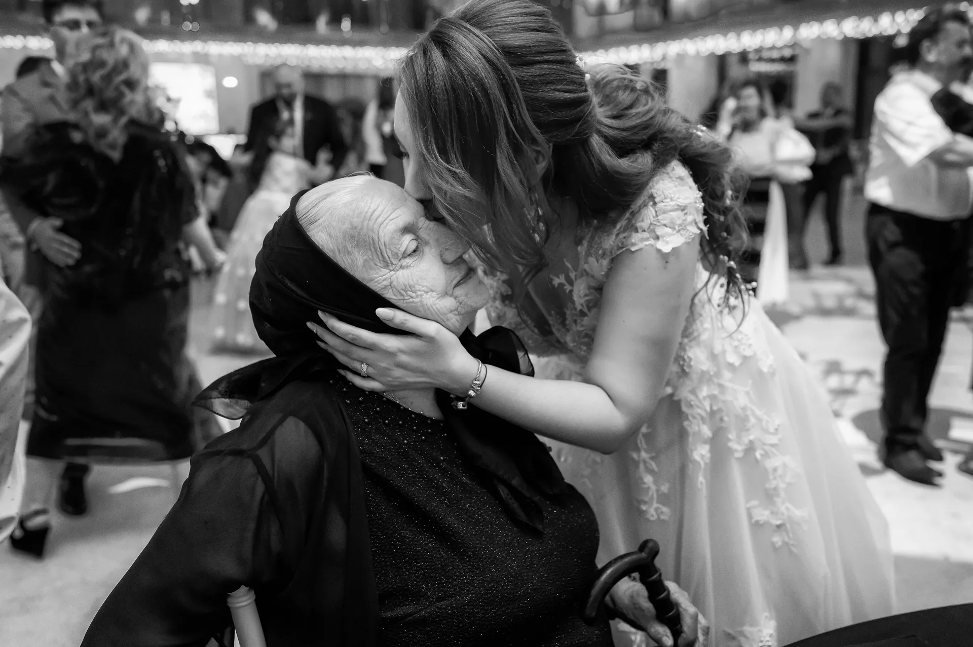 Flavia & Cipri — nunta wonderland cluj flavia cipri mireasa bunica sarut emotie — fotograf nuntă