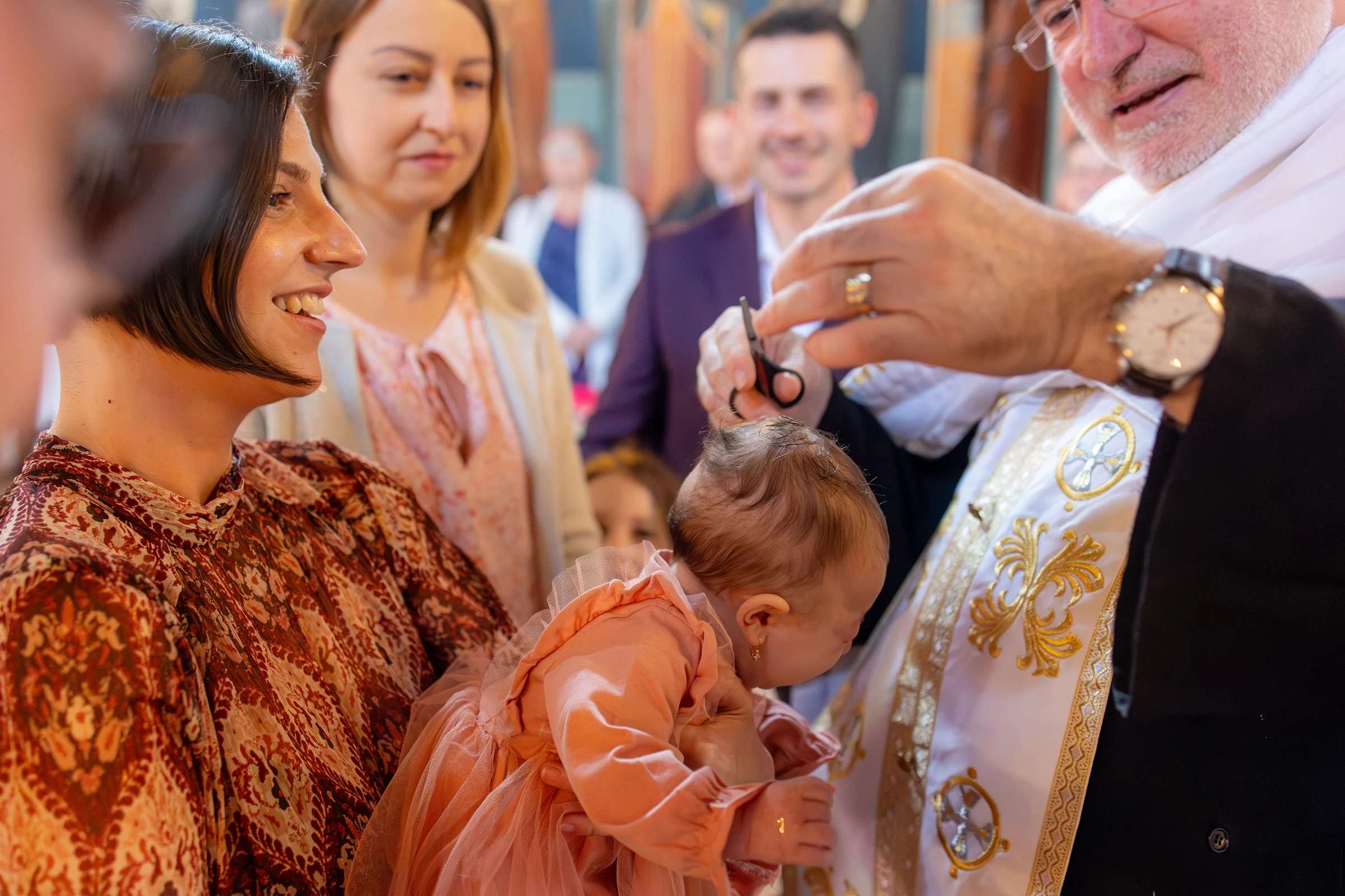 Botezul Fridei — botez frida bruto cluj mama frida preot foarfeca suvita rasete — fotograf botez