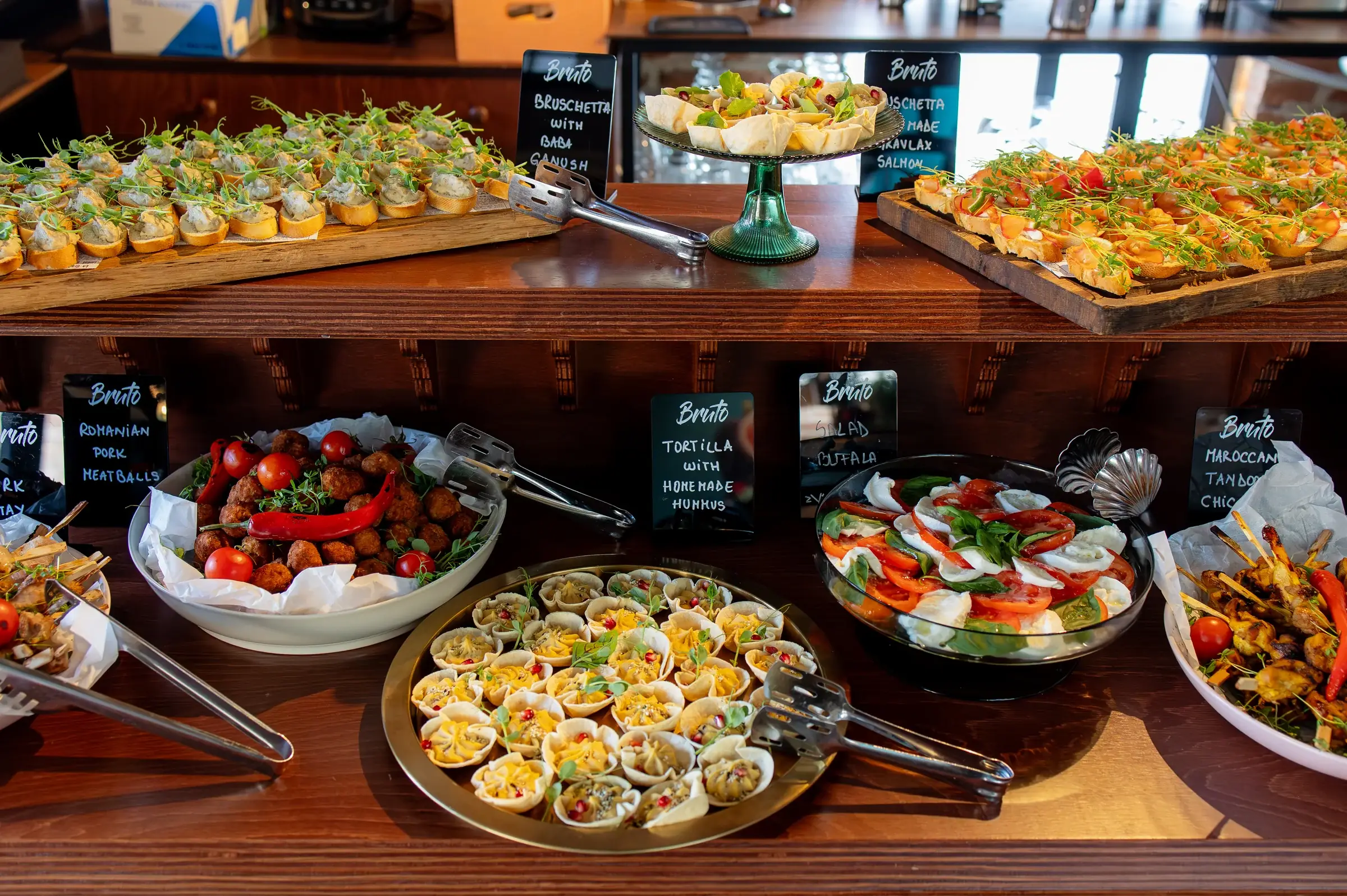 Botezul Fridei — botez frida bruto cluj bruto buffet bruschete meatballs tortilla detaliu — fotograf botez
