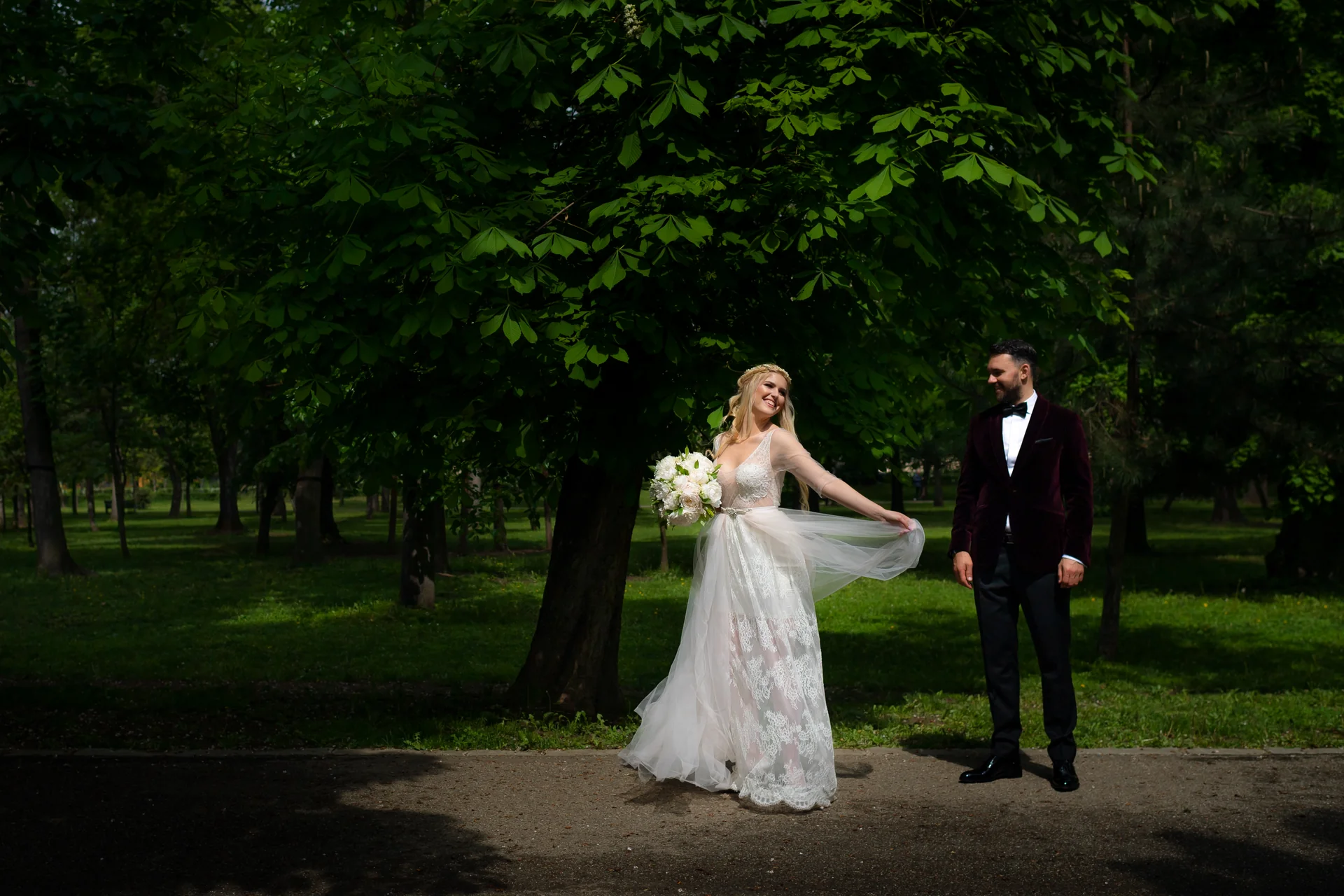 Gabriela & Vlad — nunta wonderland cluj grande vista pantofi buchet bijuterii detaliu macro editorial — fotograf nuntă