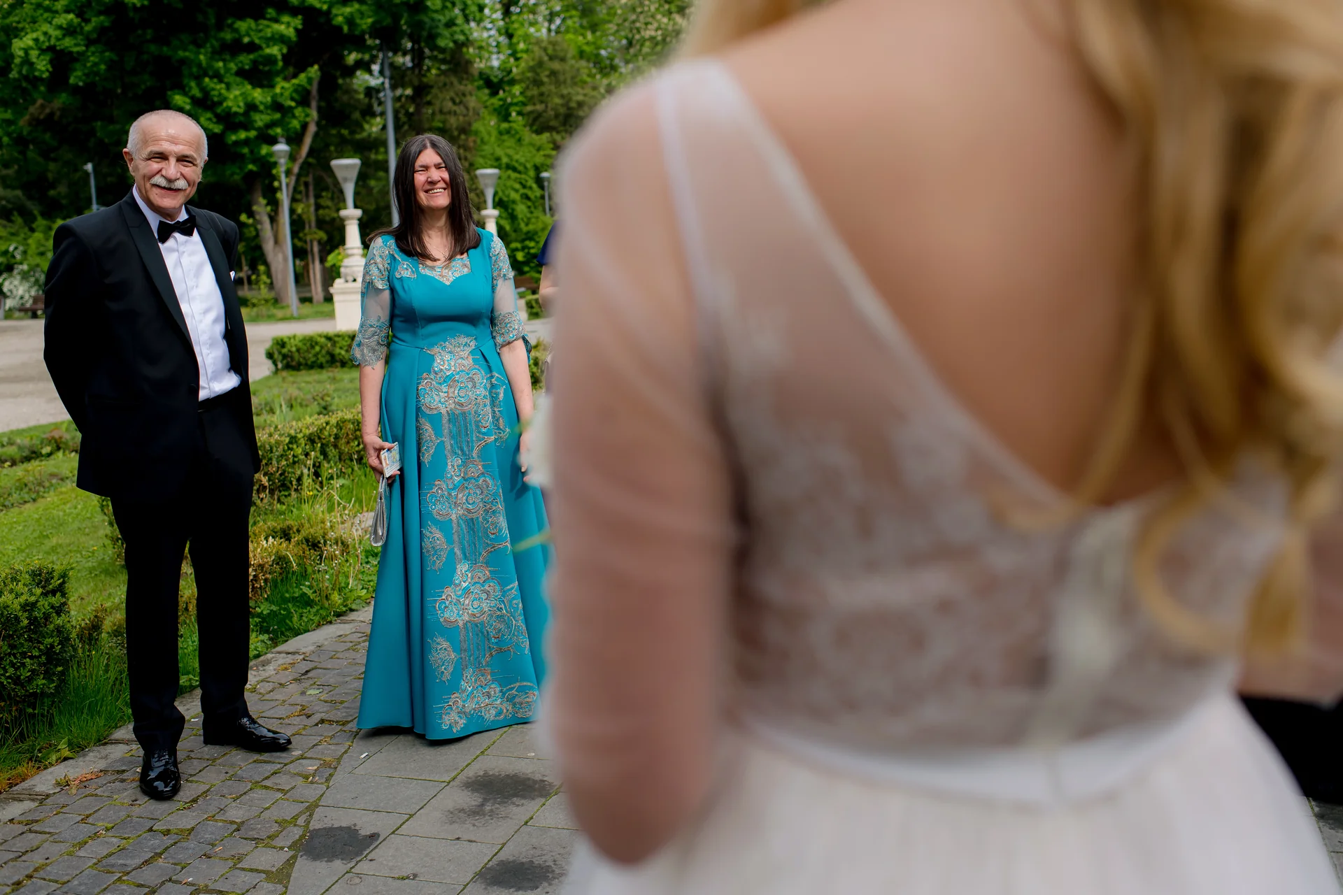 Gabriela & Vlad — nunta wonderland cluj grande vista mire costum papilon pregatire candid prieteni — fotograf nuntă