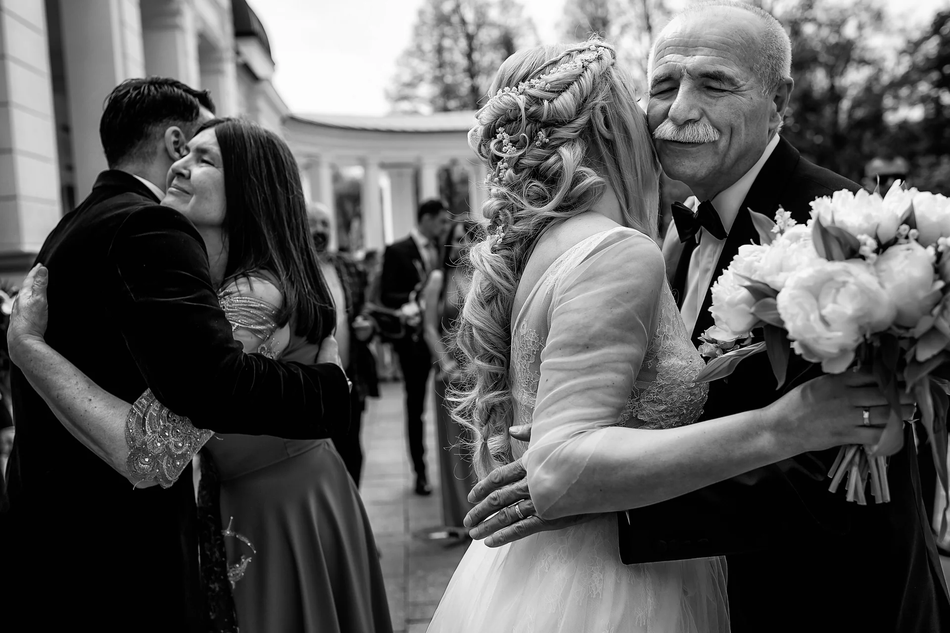 Gabriela & Vlad — nunta wonderland cluj grande vista civila schimb verighete detaliu maini — fotograf nuntă