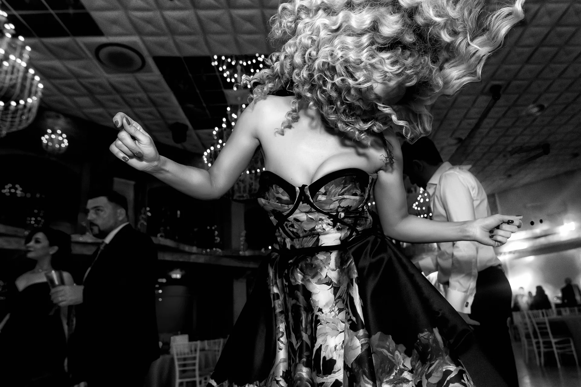 Gabriela & Vlad — nunta wonderland cluj grande vista miri tort candelabre eleganta moment — fotograf nuntă
