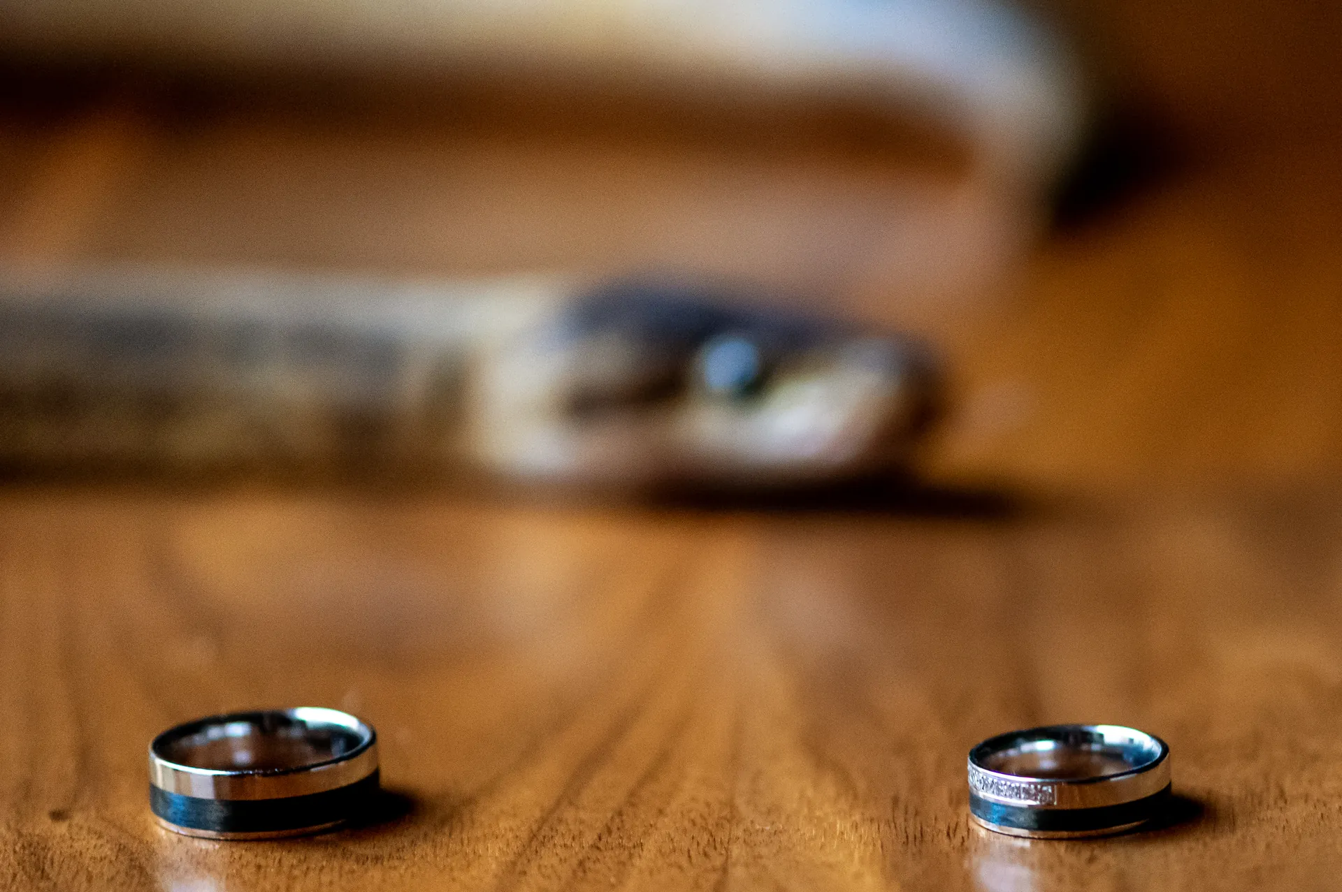 Iulia & Andrei — nunta grand hotel italia cluj verighete detaliu macro — fotograf nuntă