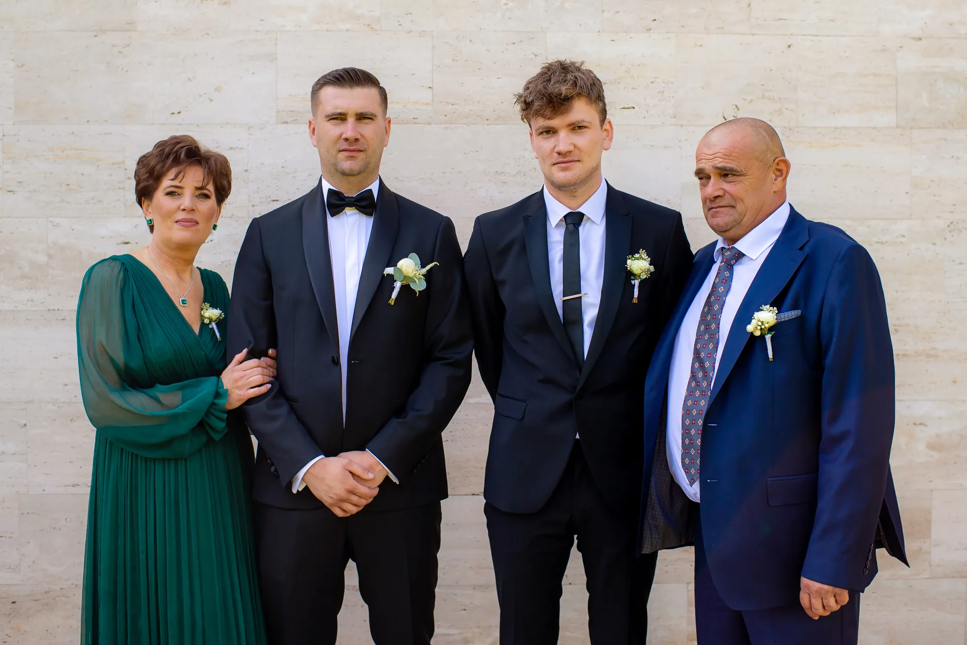 Iulia & Andrei — nunta grand hotel italia cluj familie mire portret — fotograf nuntă