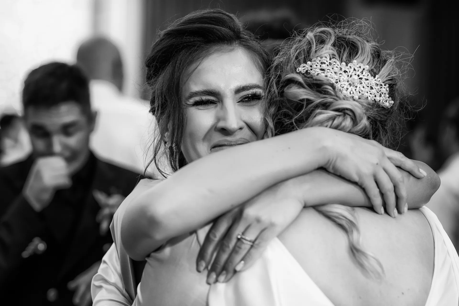 Iulia & Andrei — nunta grand hotel italia cluj mireasa domnisoara lacrimi bw — fotograf nuntă