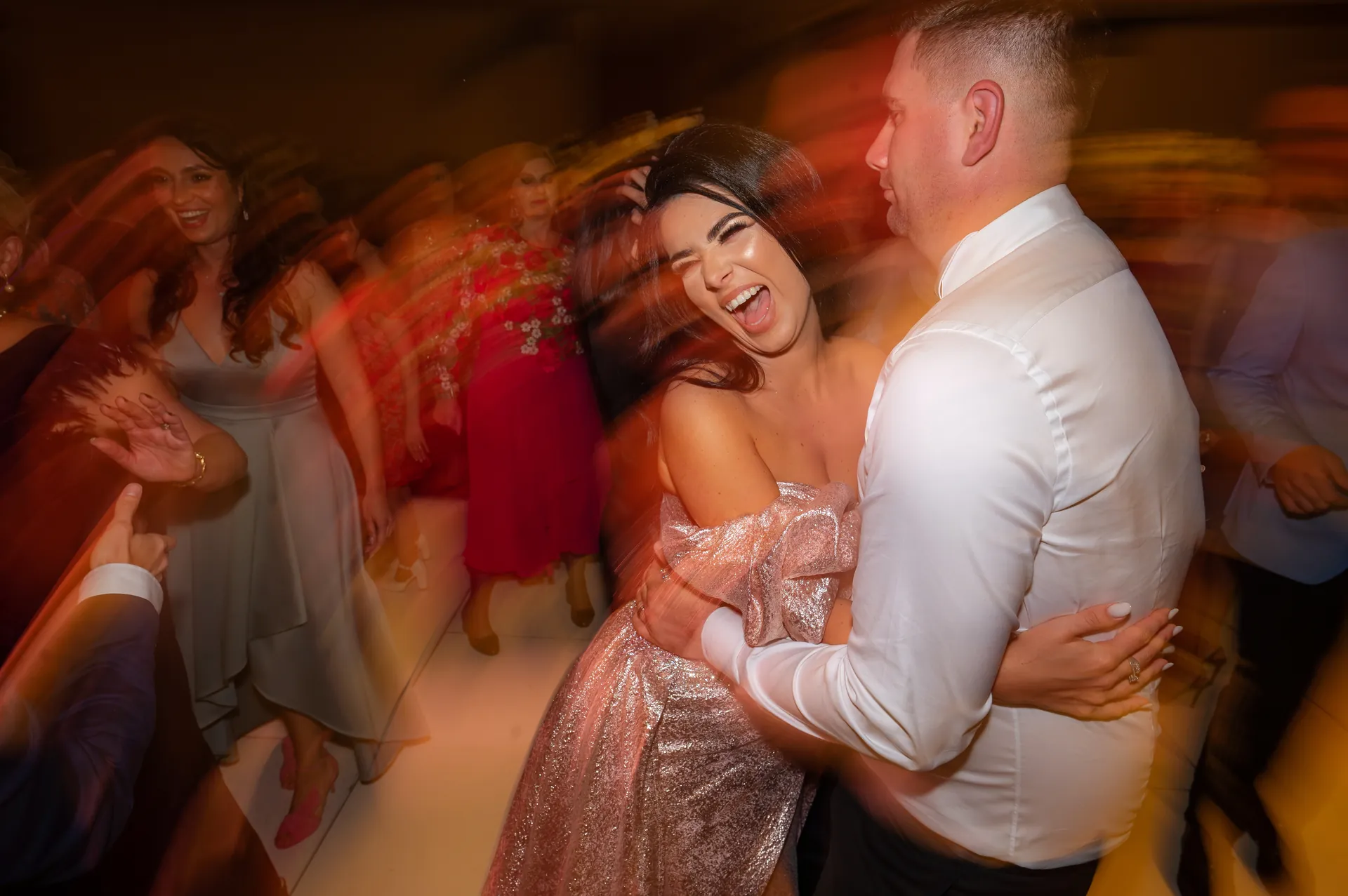 Iulia & Andrei — nunta grand hotel italia cluj cuplu dans ras motion blur — fotograf nuntă