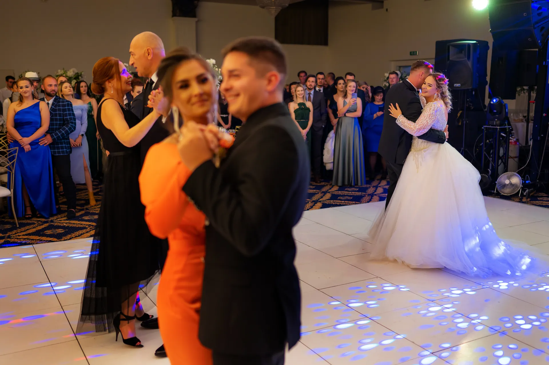 Iulia & Andrei — nunta grand hotel italia cluj dans invitati ring — fotograf nuntă
