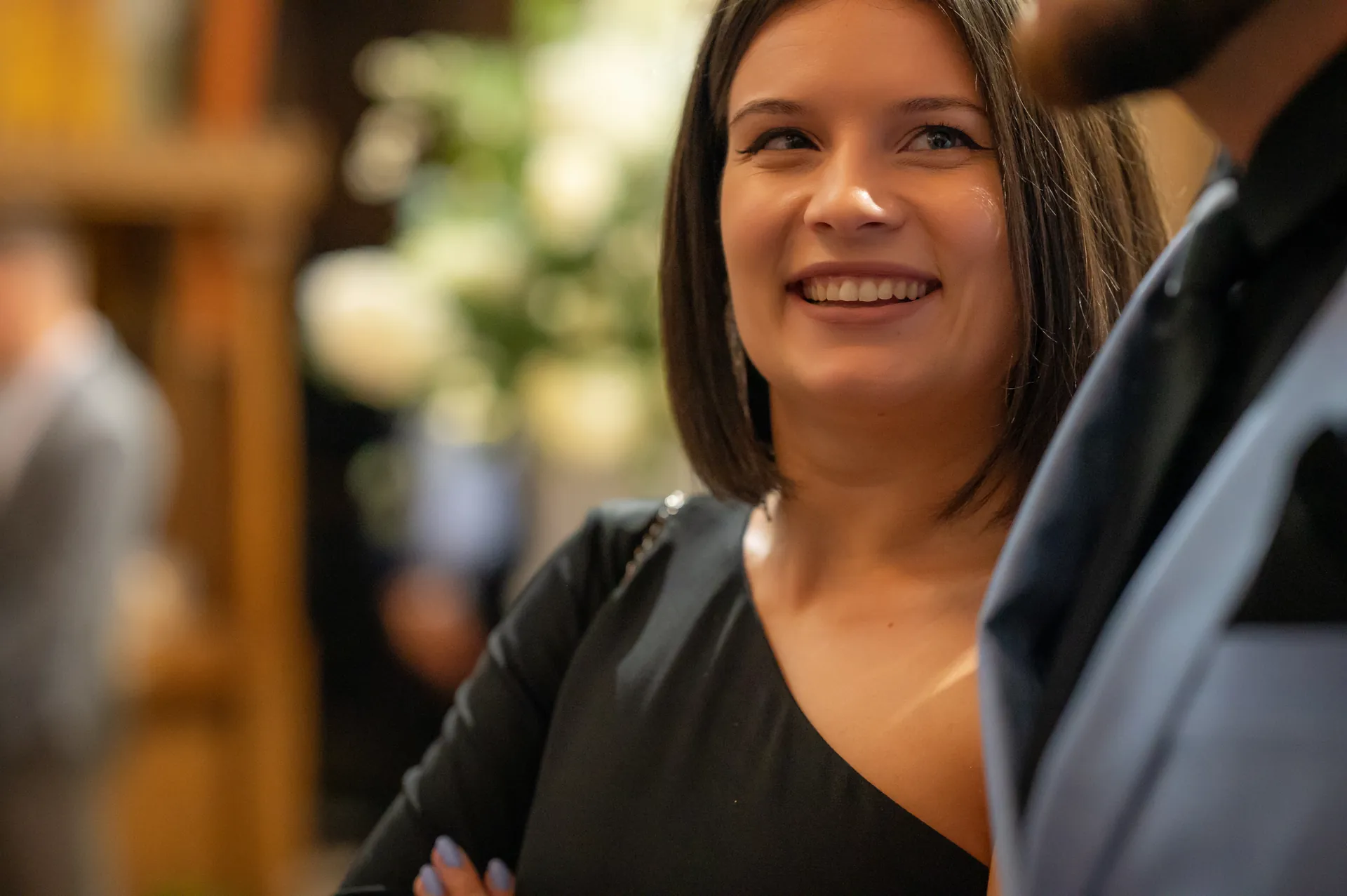 Iulia & Andrei — nunta grand hotel italia cluj invitata portret ceremonie — fotograf nuntă