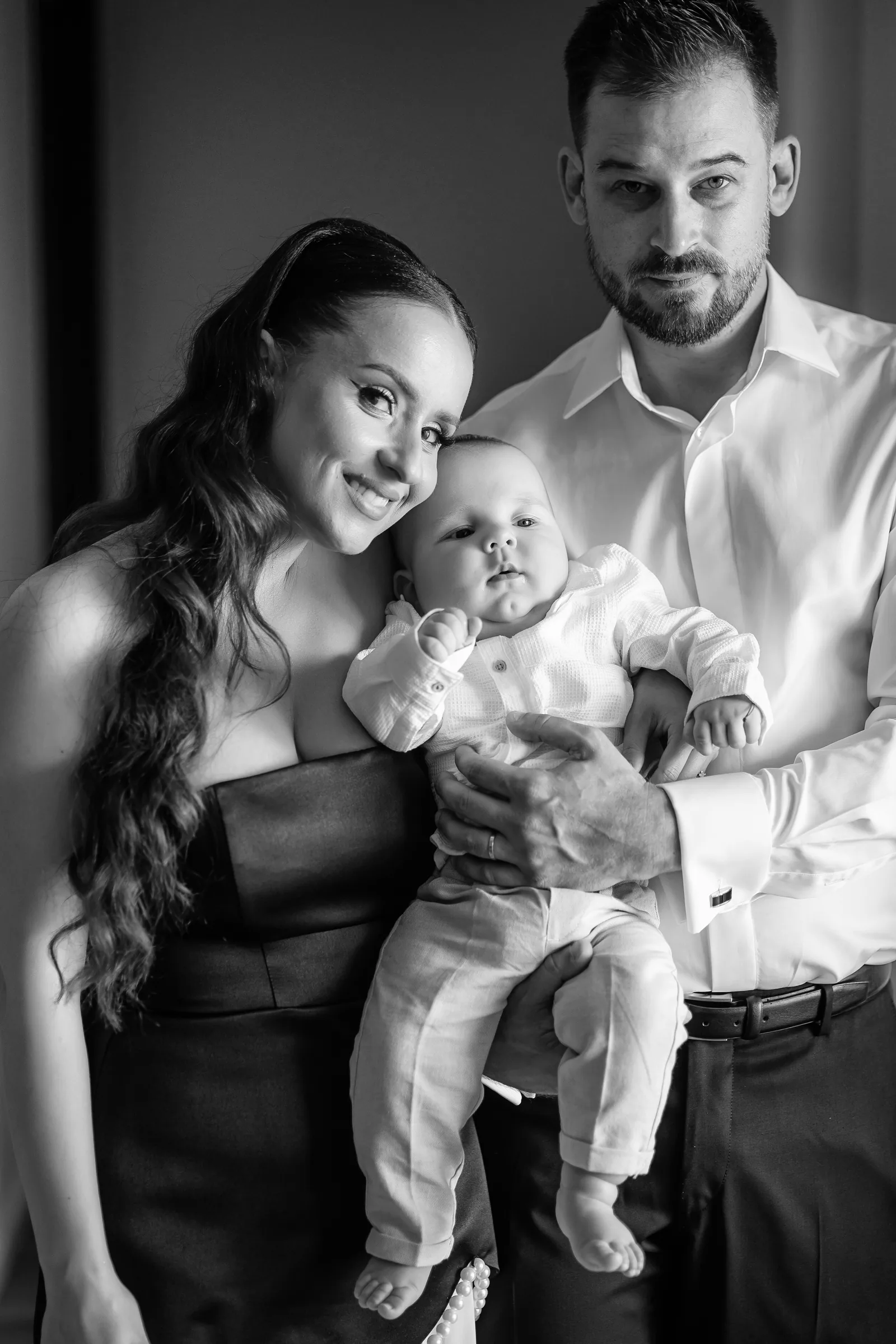 Botezul lui Ivan — botez ivan fabrica events cluj bw newborn fereastra look camera — fotograf botez
