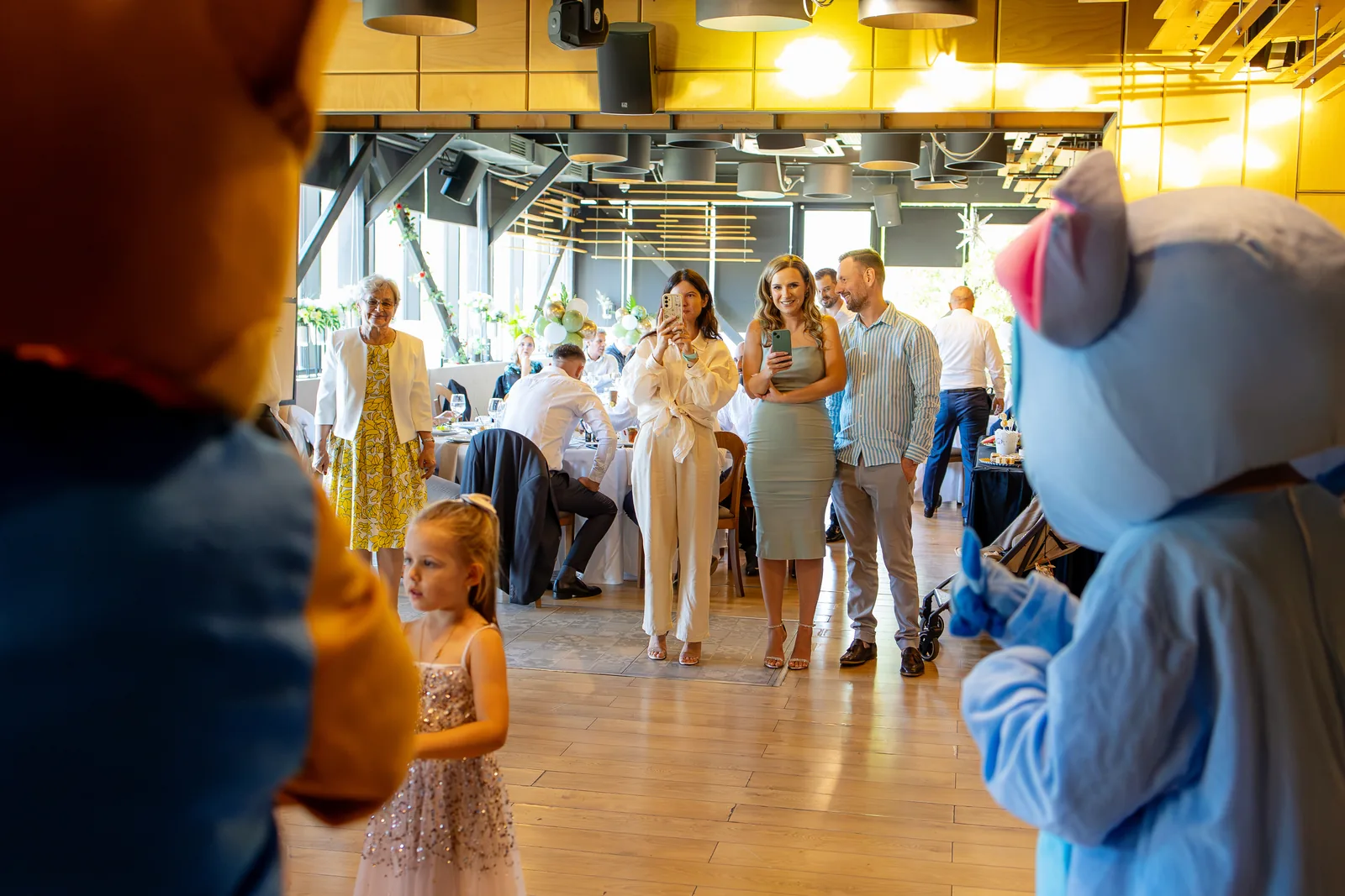 Botezul lui Ivan — botez ivan fabrica events cluj mascote plus foreground receptie — fotograf botez