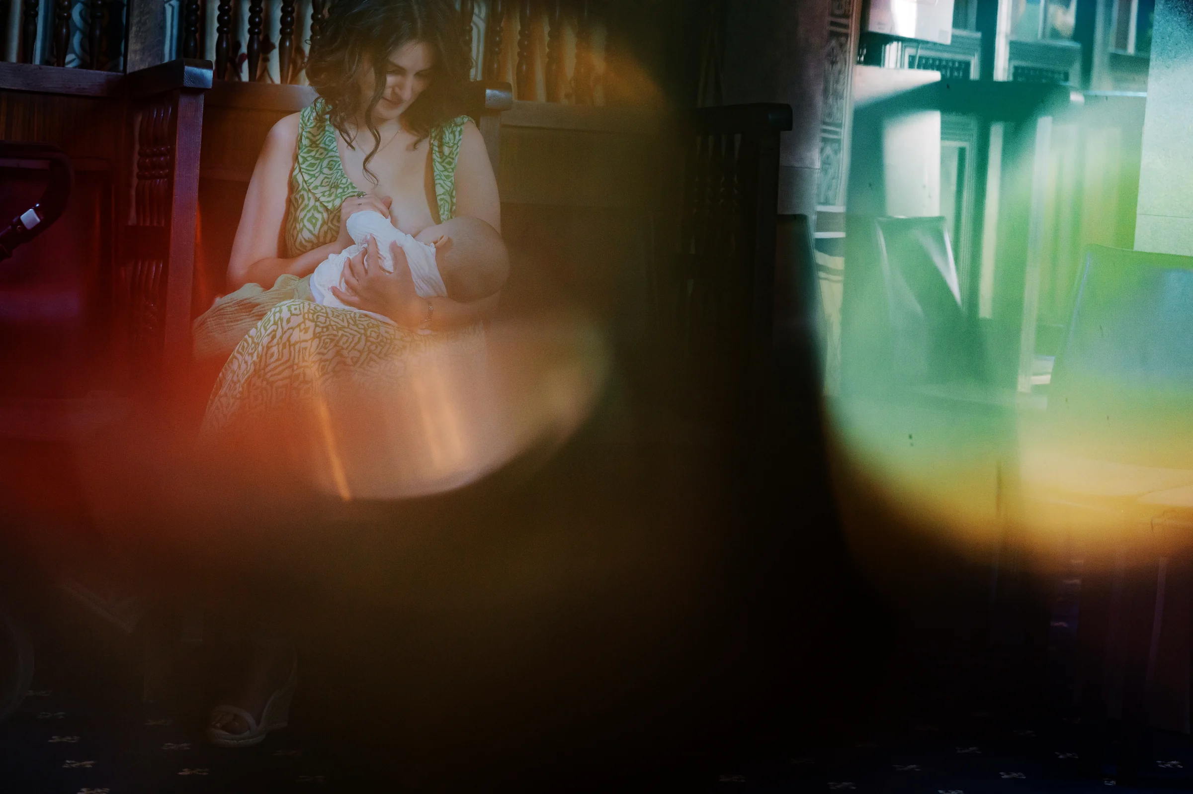 Botezul lui Leo — botez leo mosu cluj mama alapteaza leo biserica prism flare cinematic — fotograf botez