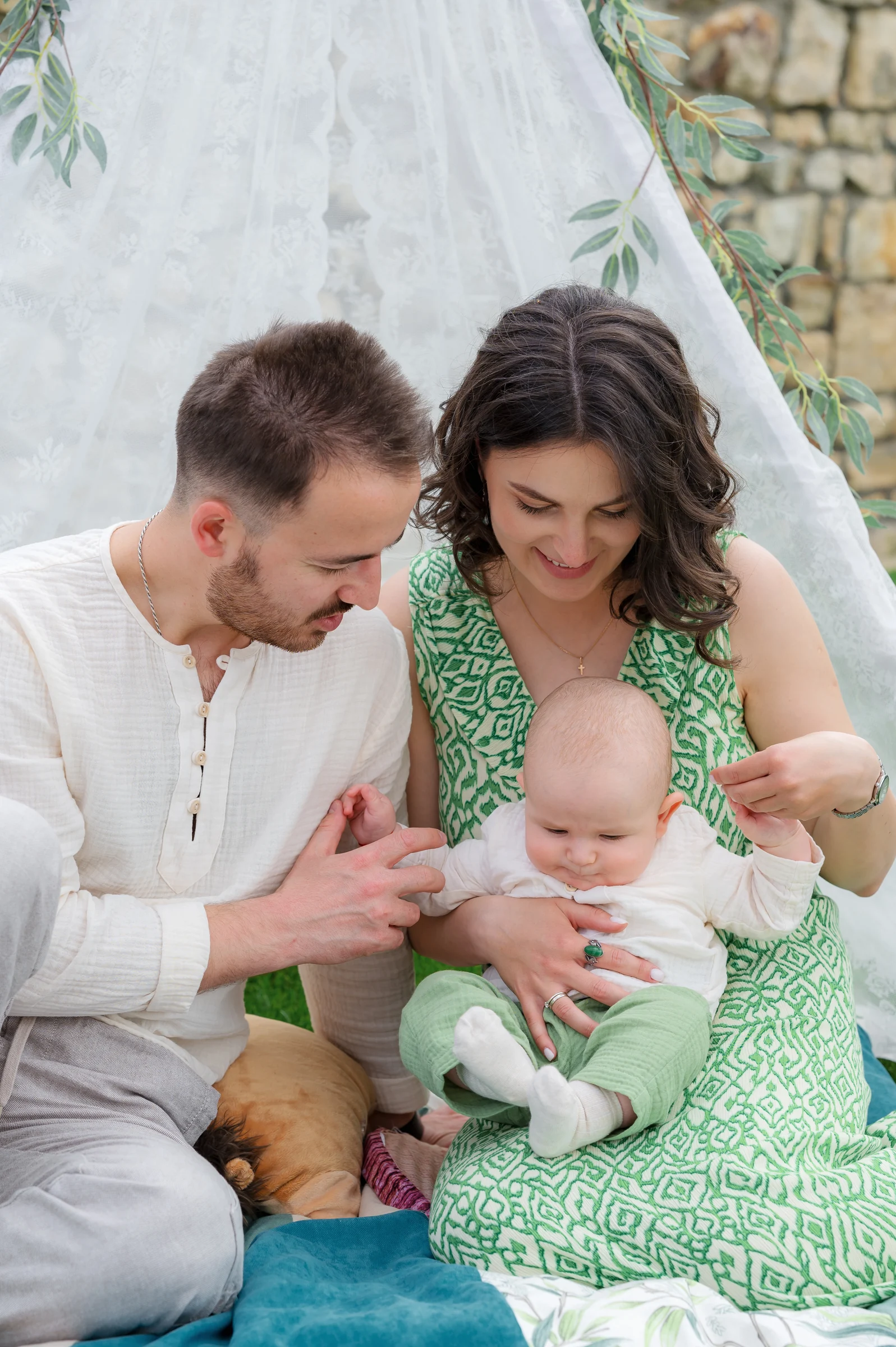Botezul lui Leo — botez leo mosu cluj parinti leo teepee tandretee pamant mosu — fotograf botez