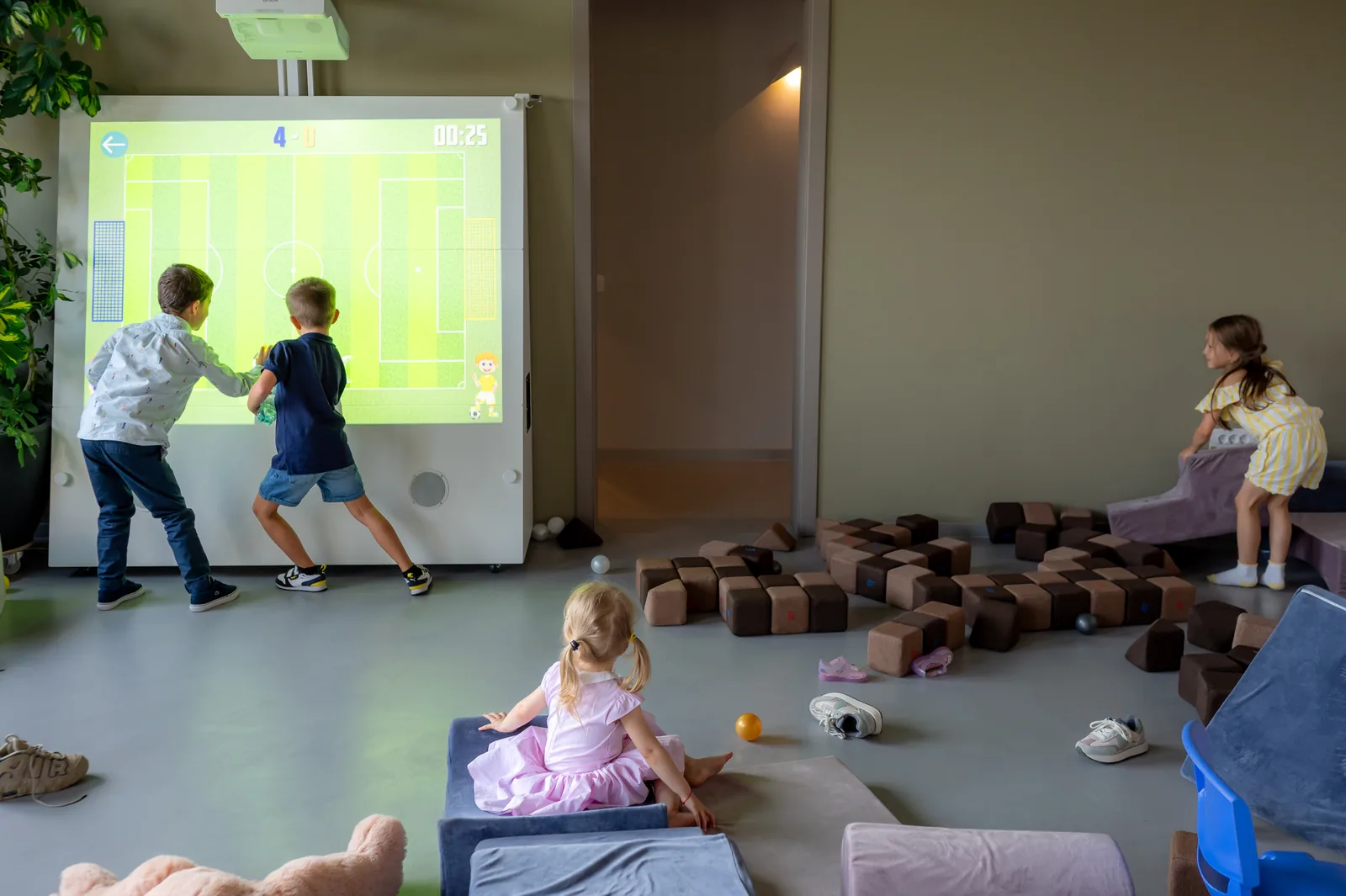 Botezul lui Liam — botez upplace cluj copii proiectie interactiva kids zone — fotograf botez