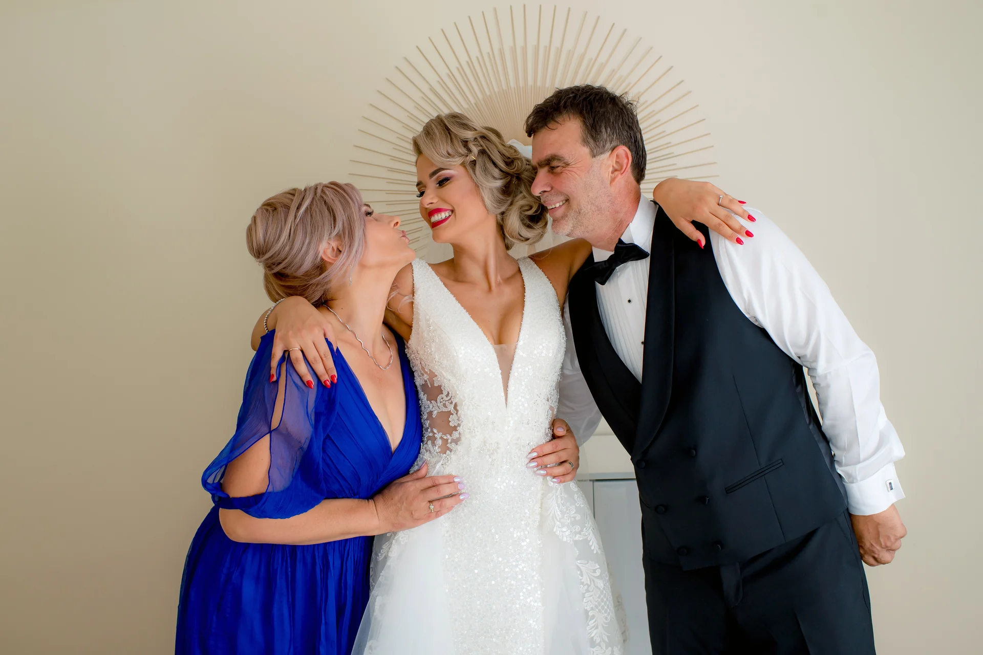 Lorena & Ionuț — nunta rab targu mures gatsby mire costum cravata pregatire apropiere — fotograf nuntă