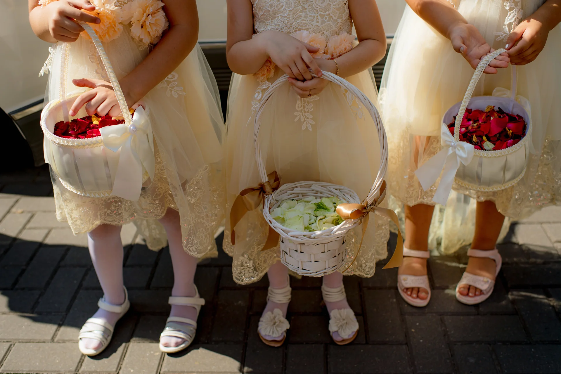 Lorena & Ionuț — nunta rab targu mures gatsby mireasa culoar biserica intrare voal lung — fotograf nuntă