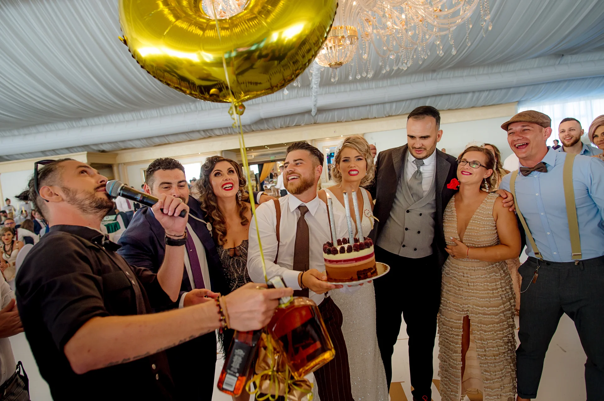 Lorena & Ionuț — nunta rab targu mures gatsby primul dans miri cort lumini bleu yellow — fotograf nuntă