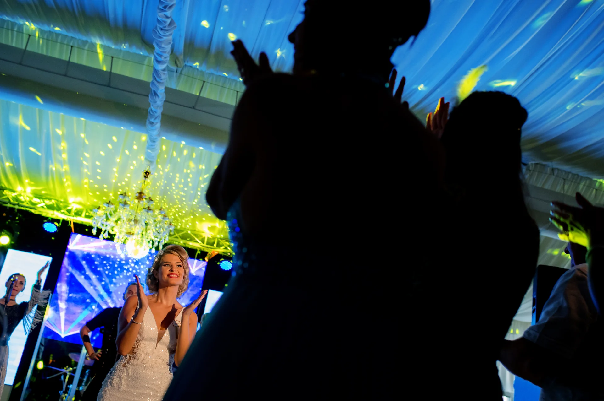 Lorena & Ionuț — nunta rab targu mures gatsby tort nunta detaliu lumini cort eleganta — fotograf nuntă