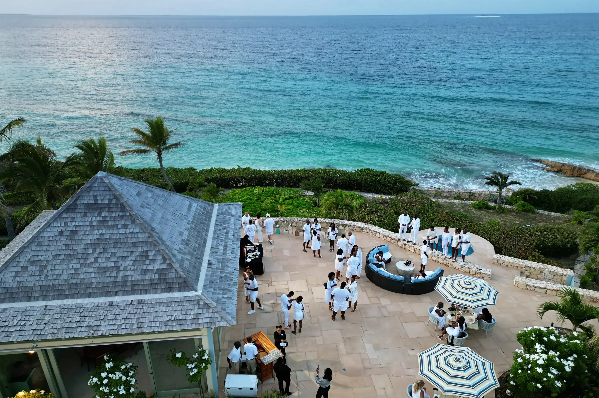 Lori & DeVeone &mdash; ceremonie pe plajă în Anguilla, Caraibe