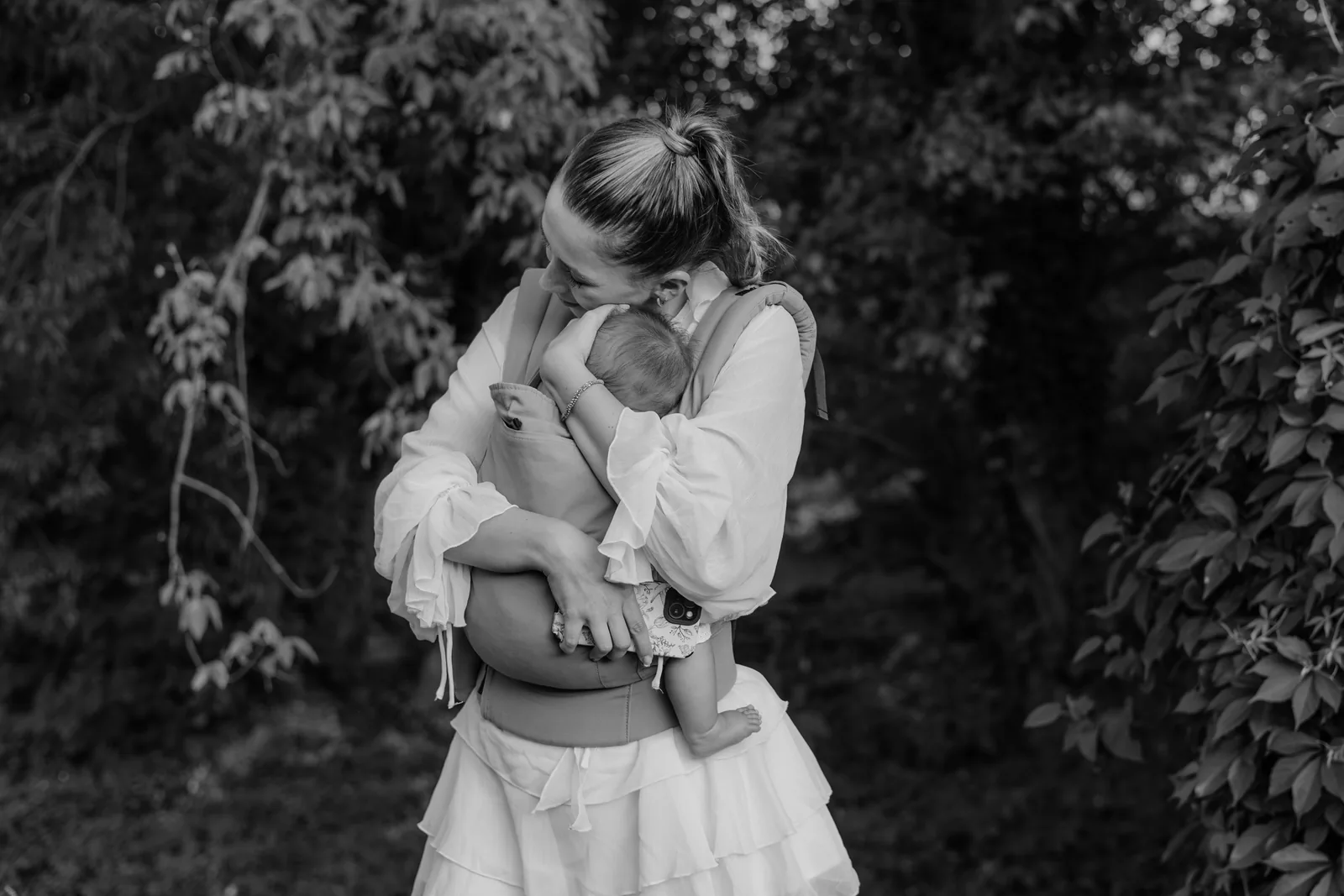 Botezul Lunei — botez radisson blu cluj mama luna portbebe bw intim — fotograf botez