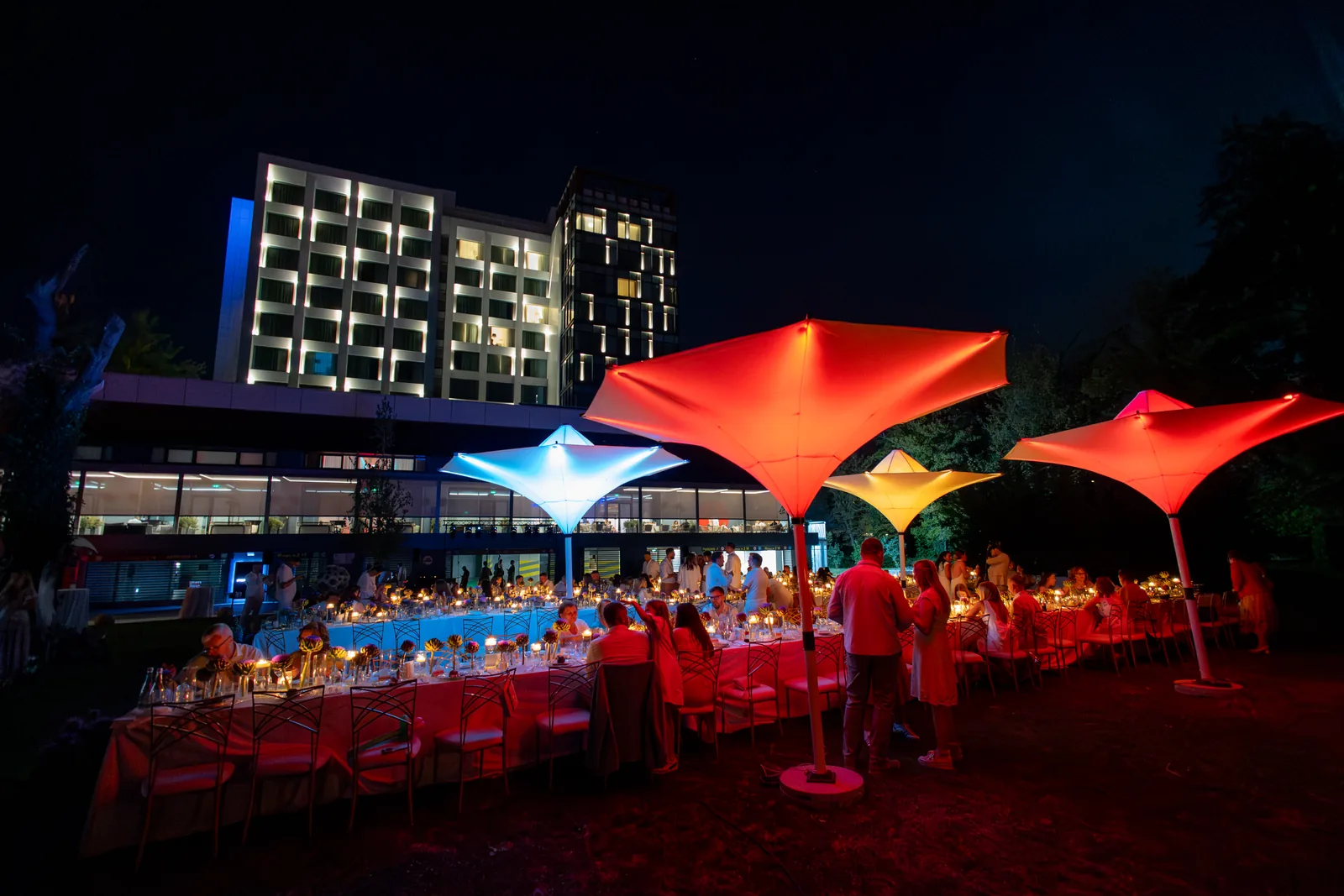Botezul Lunei — botez radisson blu cluj radisson noapte umbrele iluminate — fotograf botez