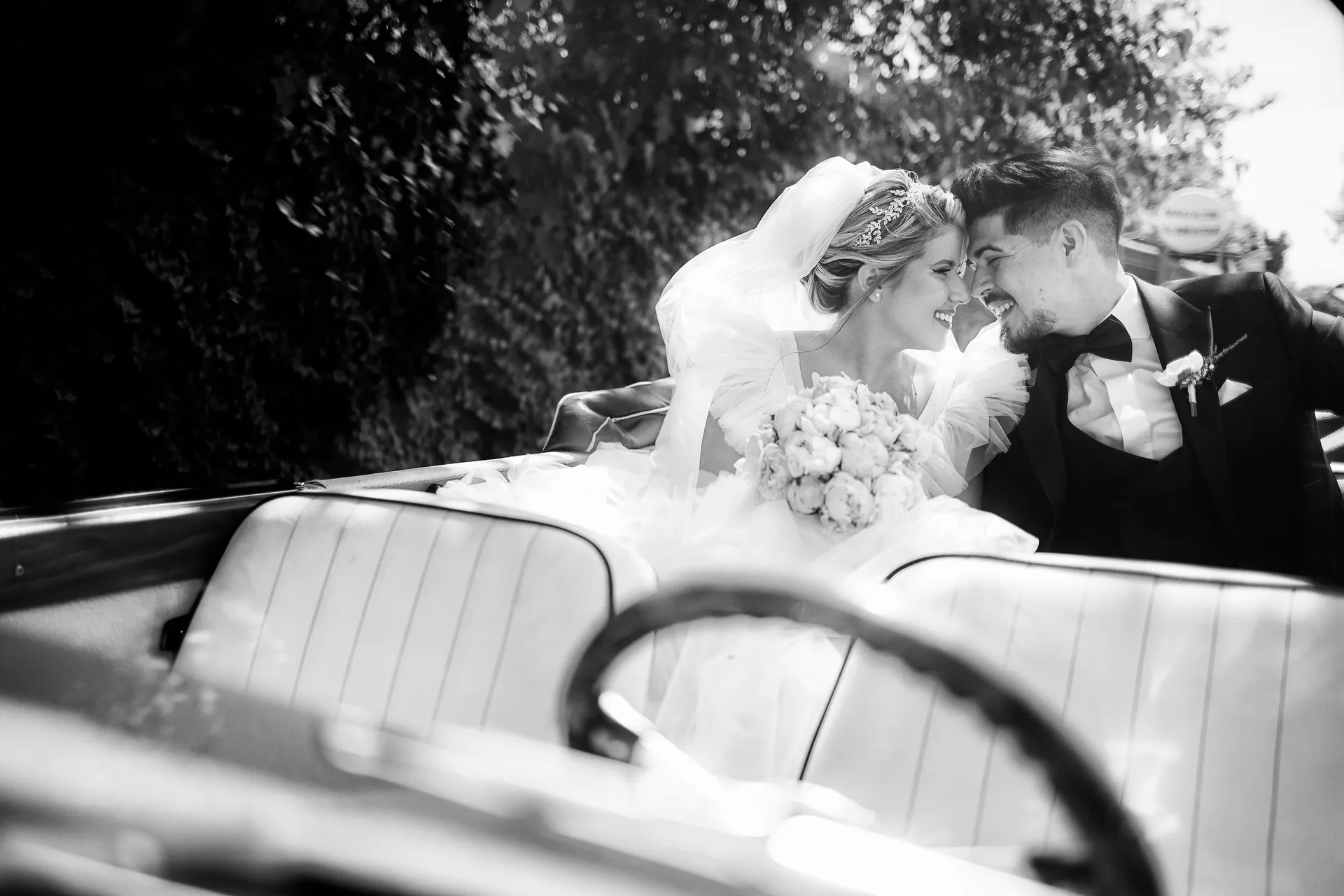 Mădălina & Bogdan — nunta elitis castel banffy cluj cuplu masina decapotabila ras — fotograf nuntă