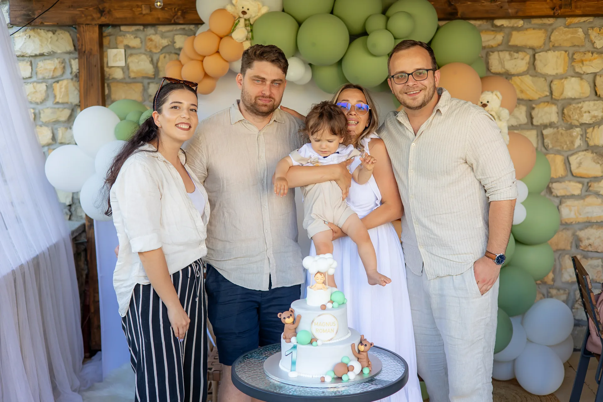 Botezul lui Magnus — botez magnus la mosu cluj 19 — fotograf botez