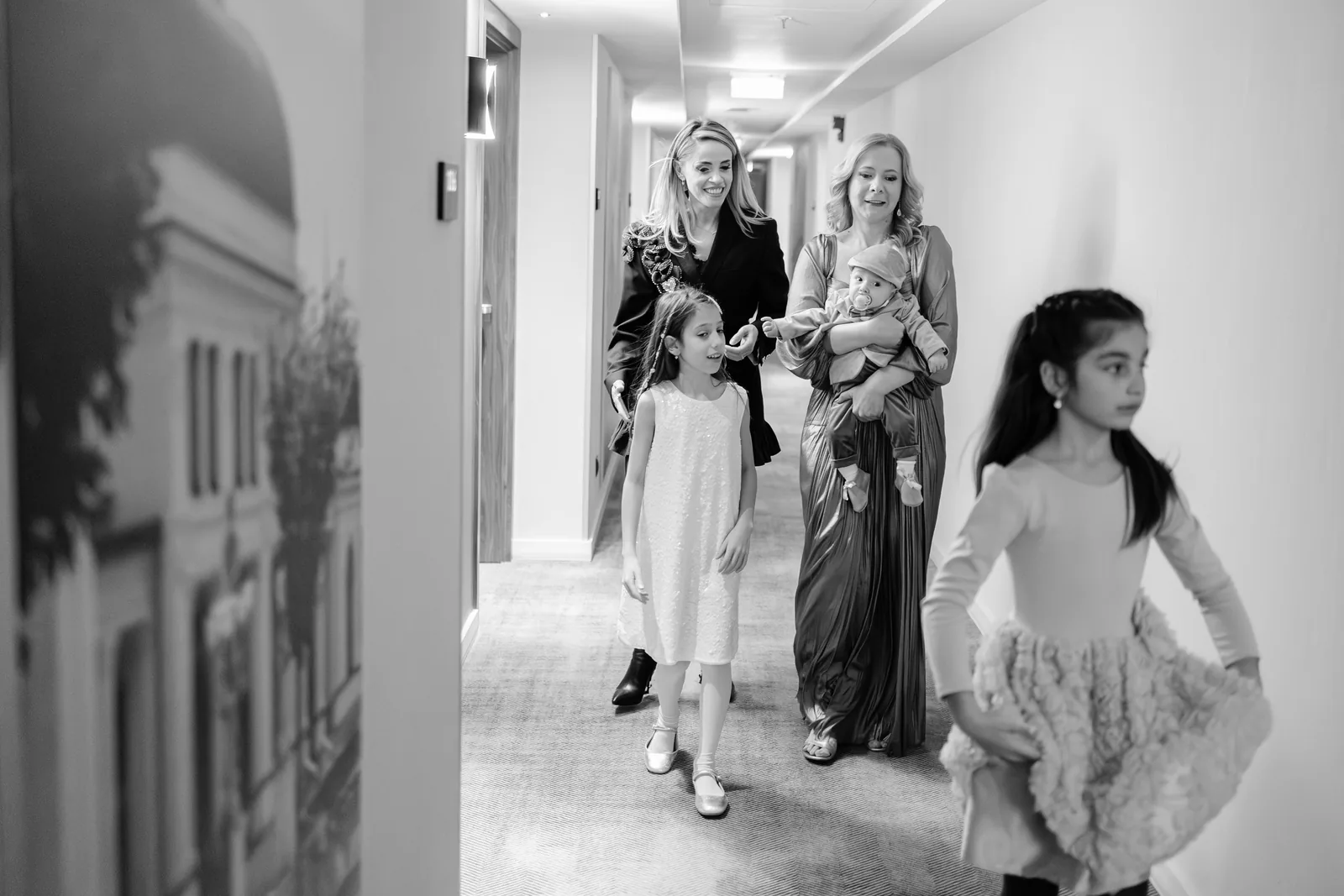 Botezul lui Marc — botez marc radisson blu cluj nas marc coridor hotel — fotograf botez