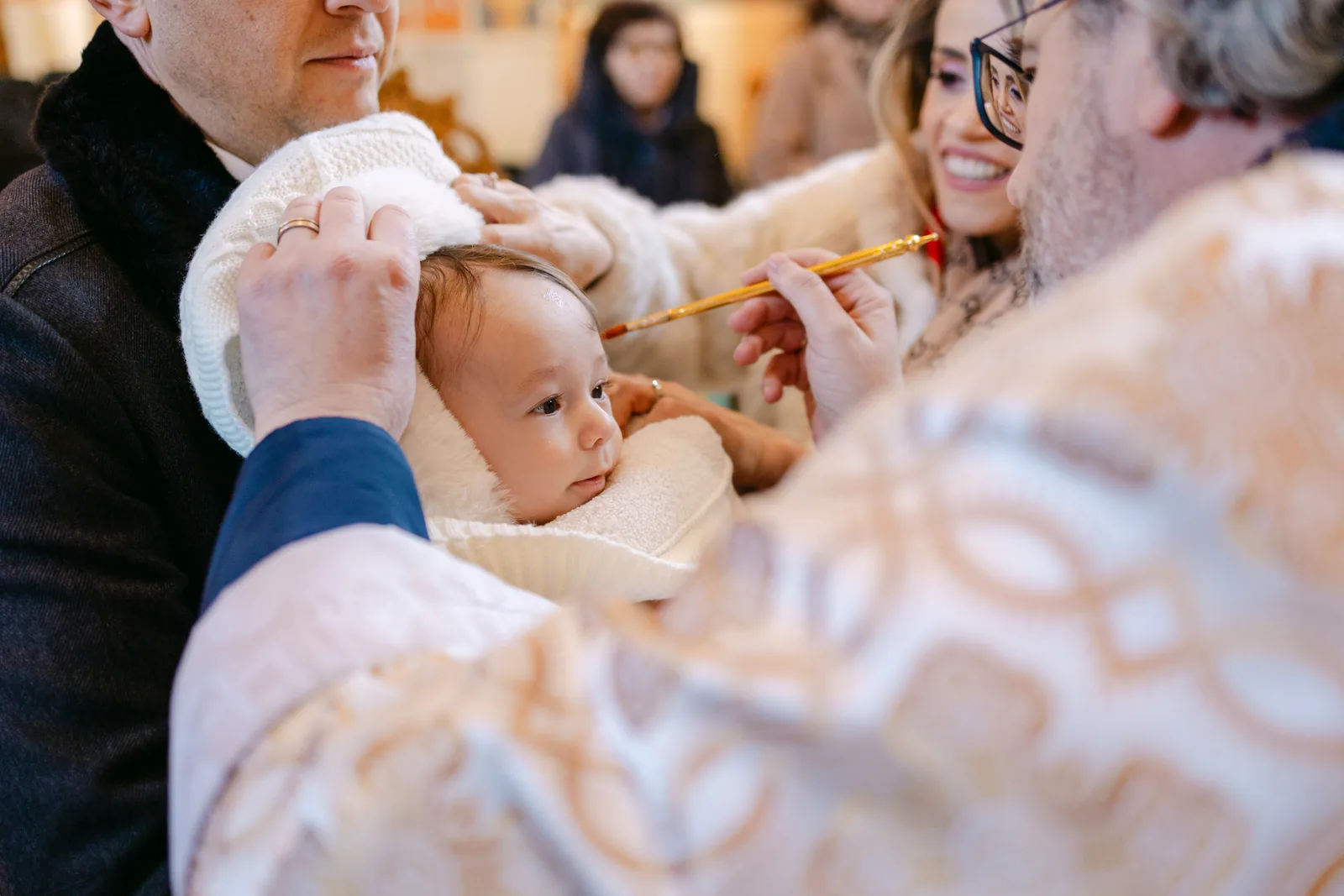 Botezul lui Marc — botez marc radisson blu cluj ungere pensula mama rasete — fotograf botez