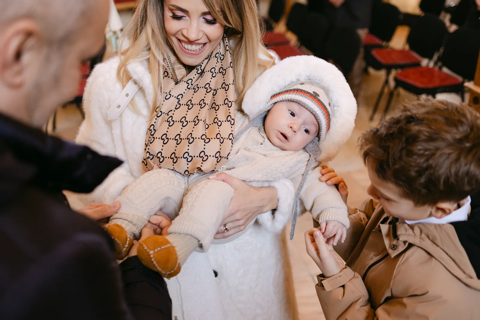 Botezul lui Marc — botez marc radisson blu cluj marc fes ursulet mama frate degetel — fotograf botez