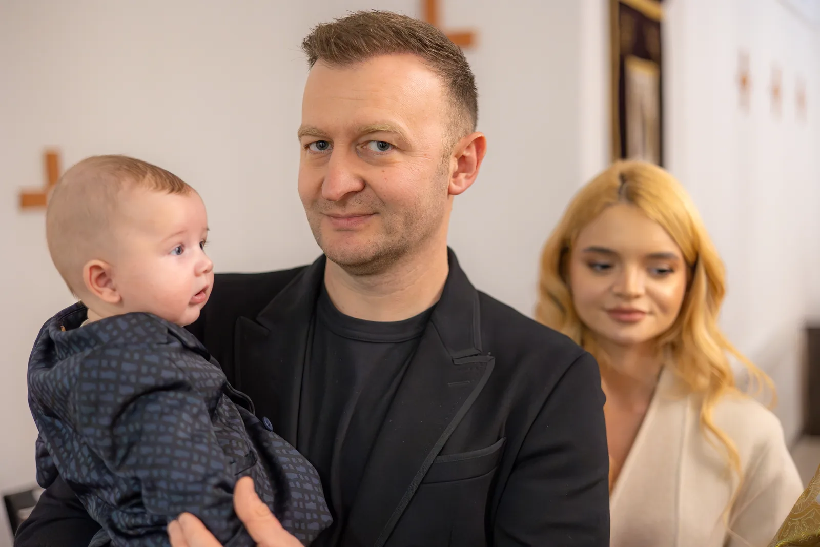 Botezul lui Mark — botez vibre ce lavie cluj tata mark portret biserica — fotograf botez