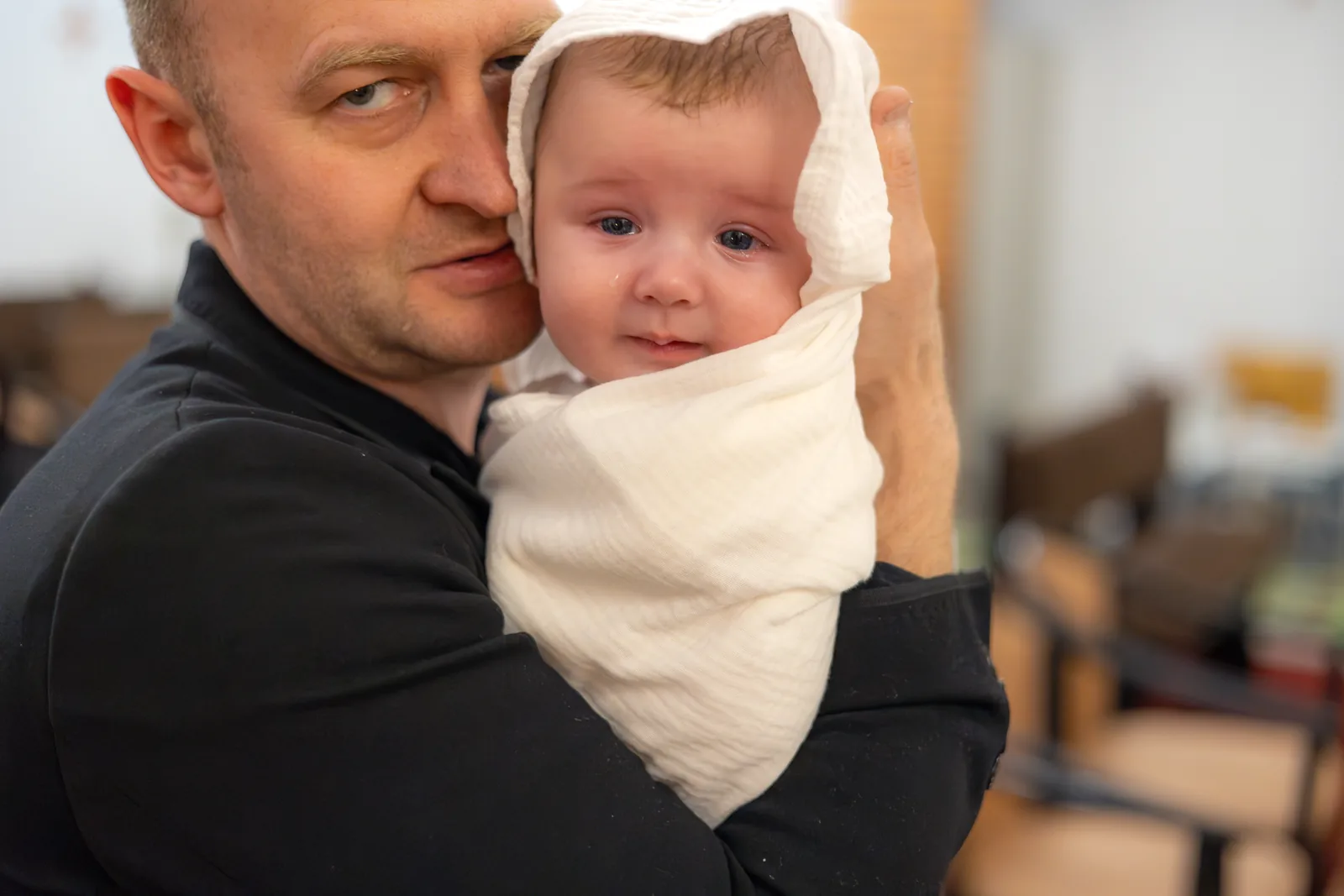 Botezul lui Mark — botez vibre ce lavie cluj mark lacrima tata muselina alba — fotograf botez
