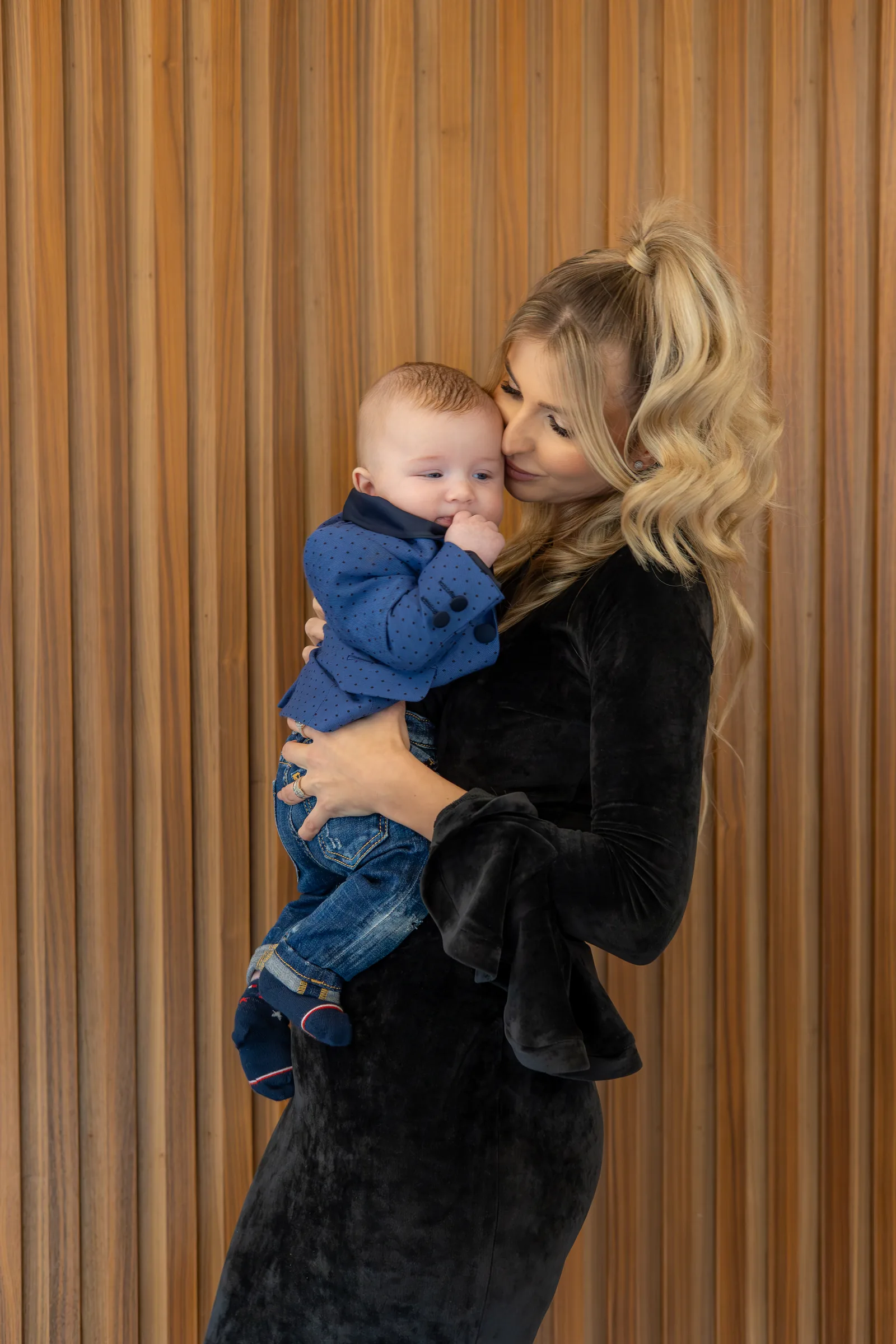 Botezul lui Mark — botez vibre ce lavie cluj mama saruta mark lambriu vibre — fotograf botez