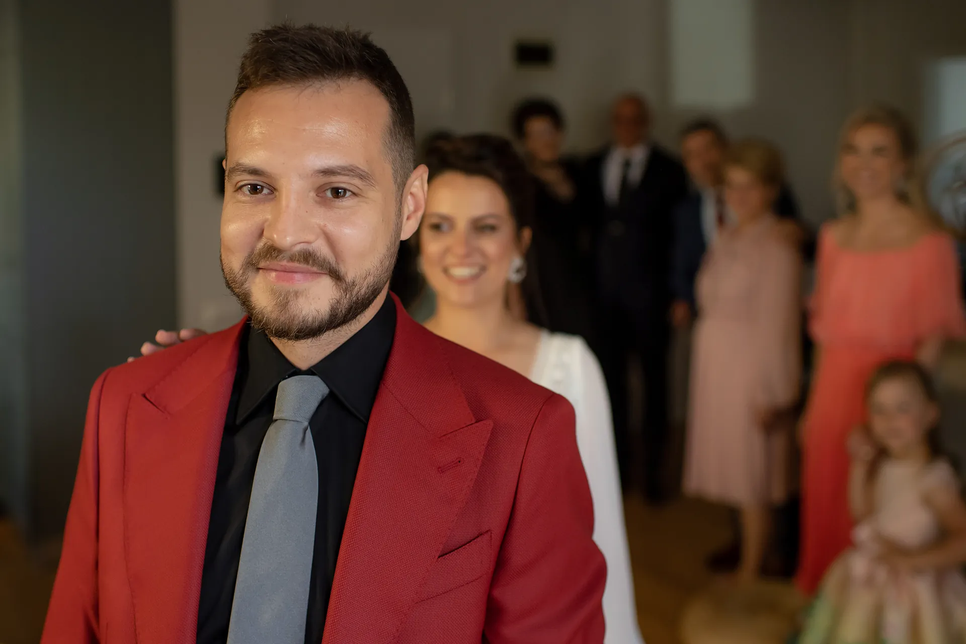 Mery & Gabriel — nunta da vinci cluj mire sacou burgundy pregatire — fotograf nuntă