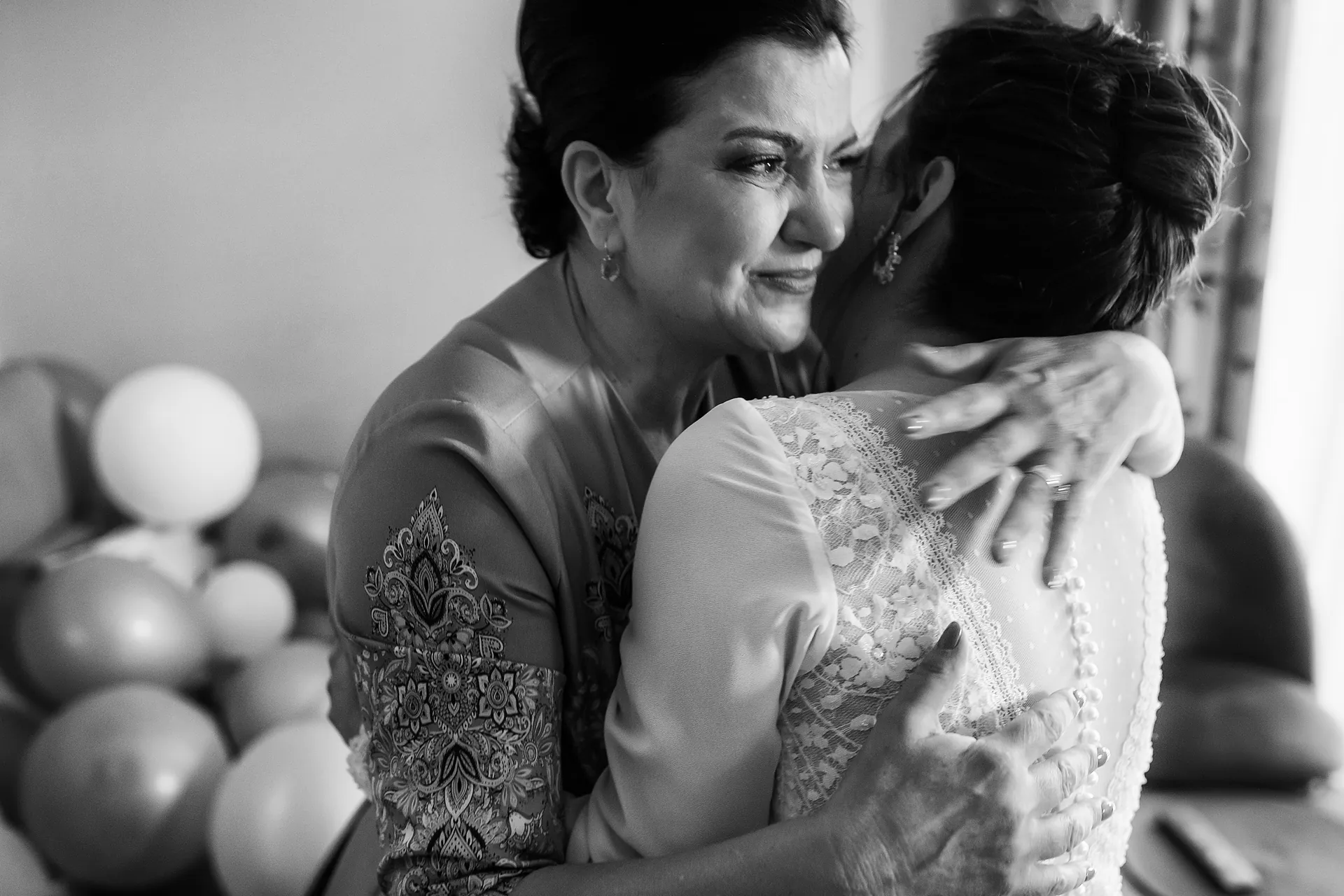Mery & Gabriel — nunta da vinci cluj mama miresei imbratisare lacrimi — fotograf nuntă