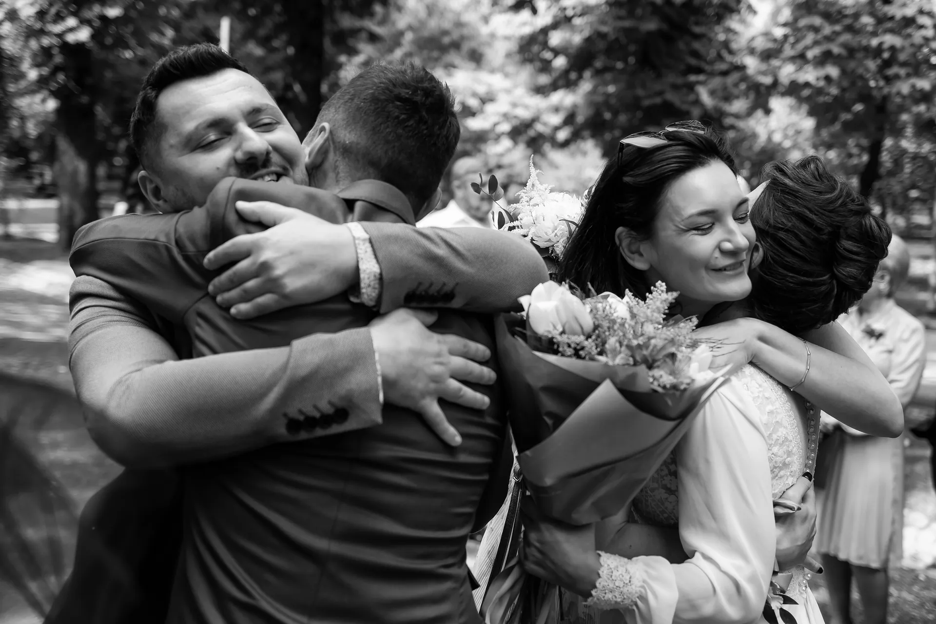 Mery & Gabriel — nunta da vinci cluj mire imbratisare prieten candid — fotograf nuntă