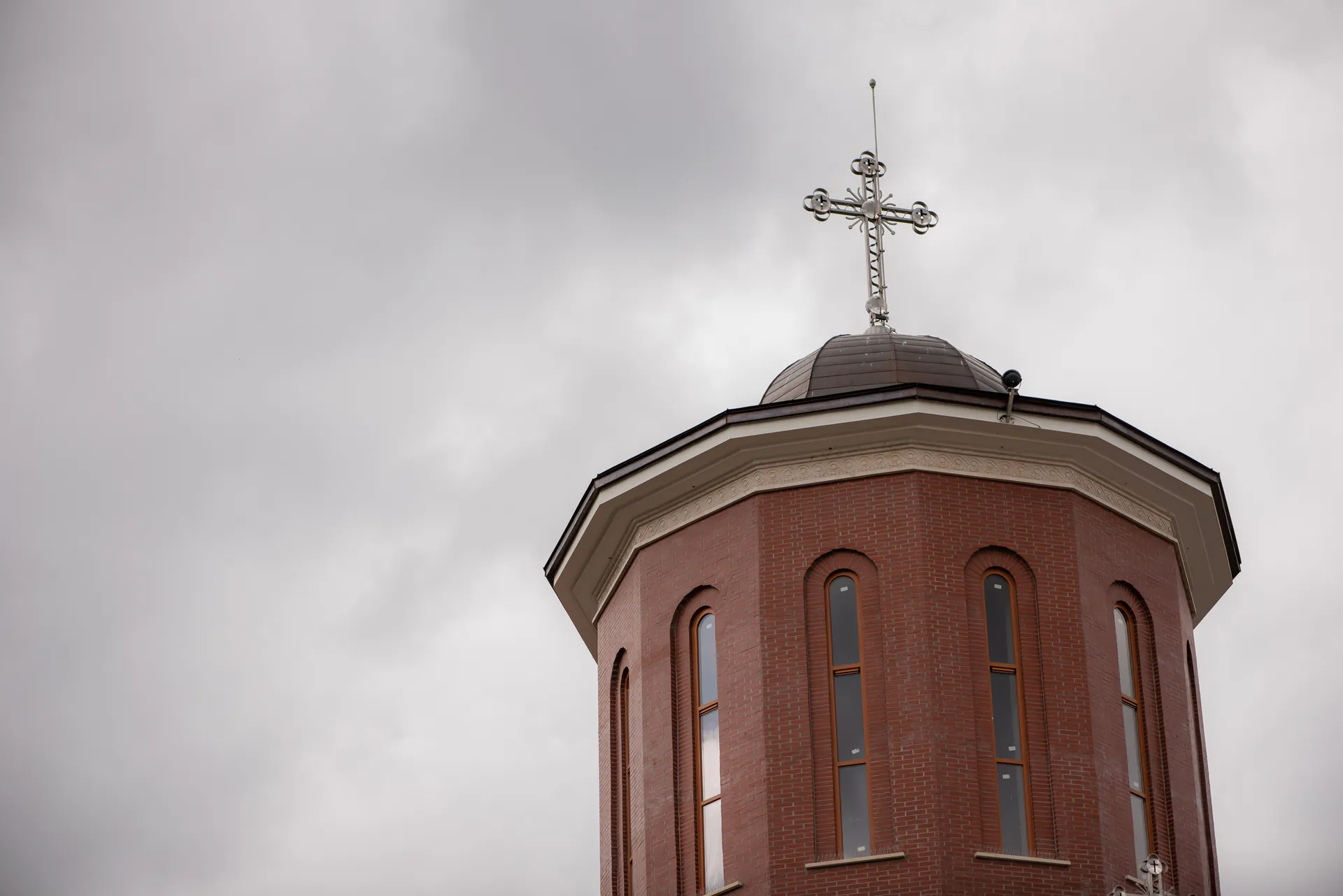 Mery & Gabriel — nunta da vinci cluj biserica ortodoxa exterior — fotograf nuntă