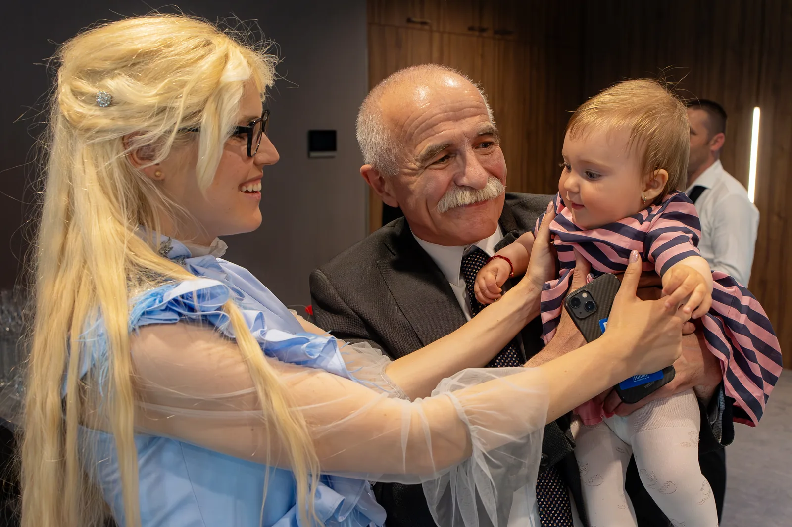 Botezul Norei — botez doubletree hilton cluj printesa elsa tine nora bunic — fotograf botez