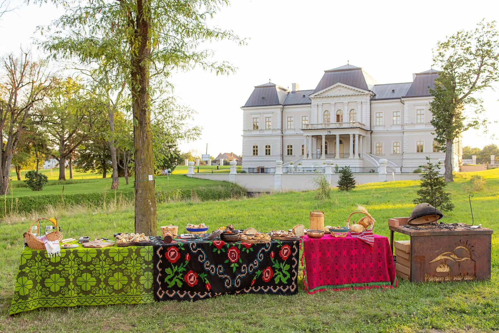 Botezul lui Rafael — botez banffy rascruci bufet traditional conac seara — fotograf botez