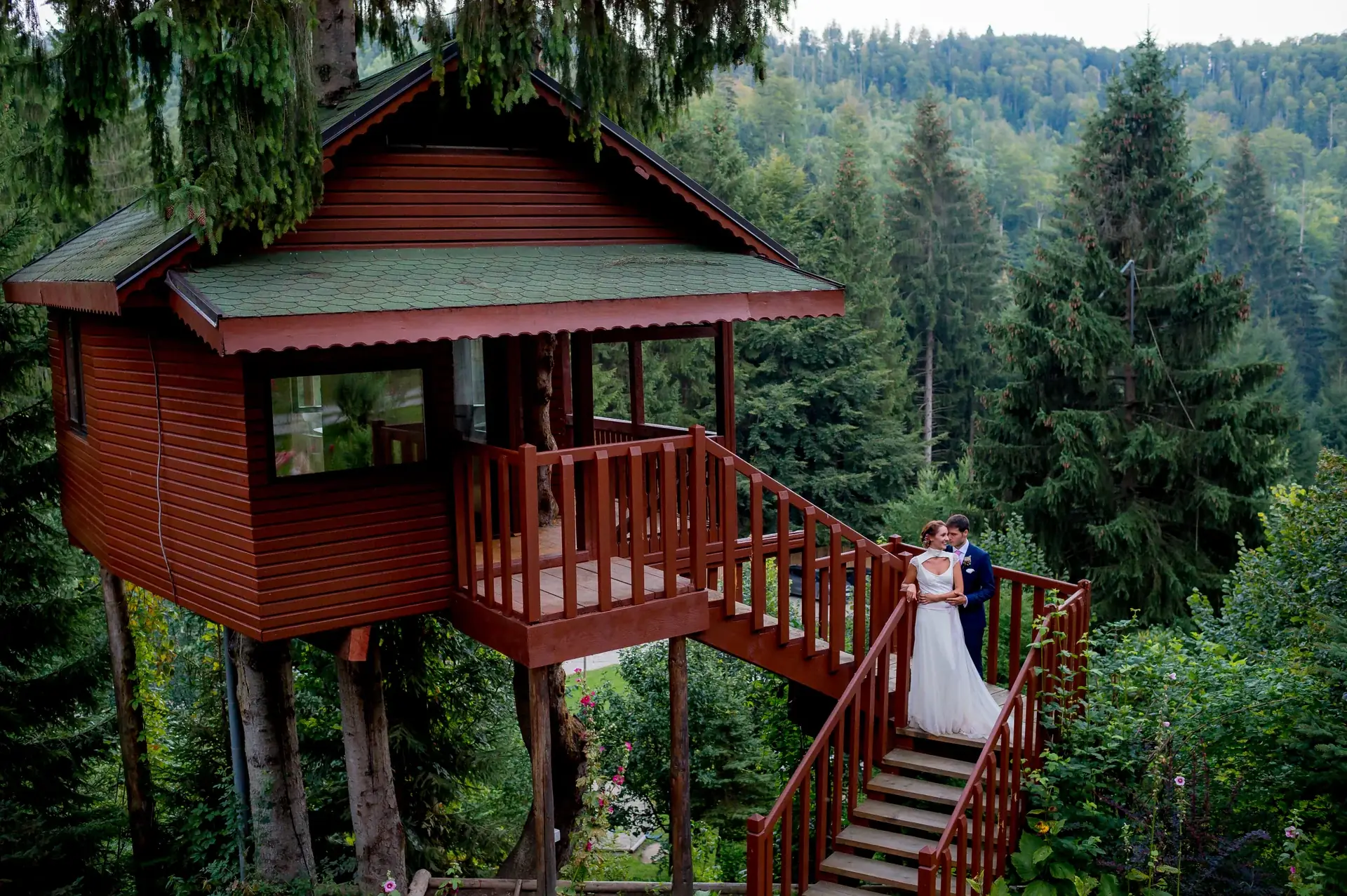 Raluca & Arnau — nunta hadar chalet apuseni pre wedding adunare prieteni lumini aer liber hadar — fotograf nuntă
