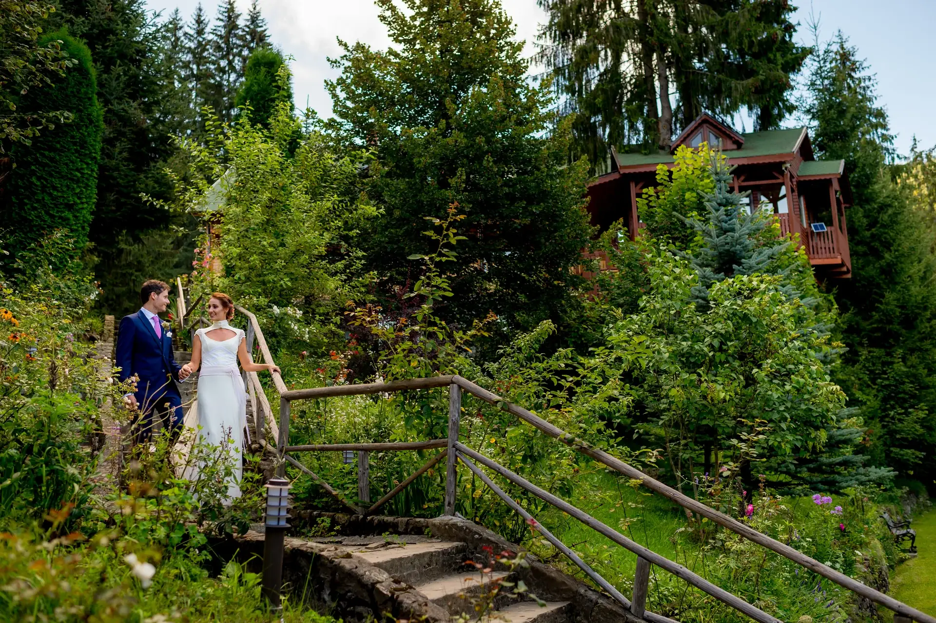 Raluca & Arnau — nunta hadar chalet apuseni schimb verighete maini detaliu macro — fotograf nuntă