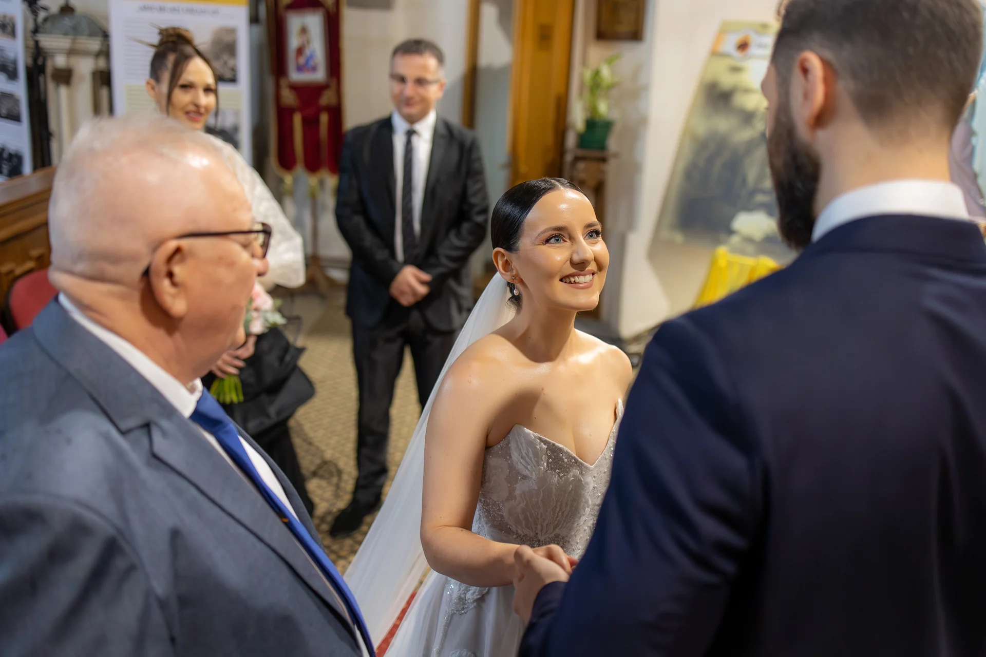 Raluca & Flo — nunta wild garden cluj ceremonie coroane aurii moment sacru — fotograf nuntă